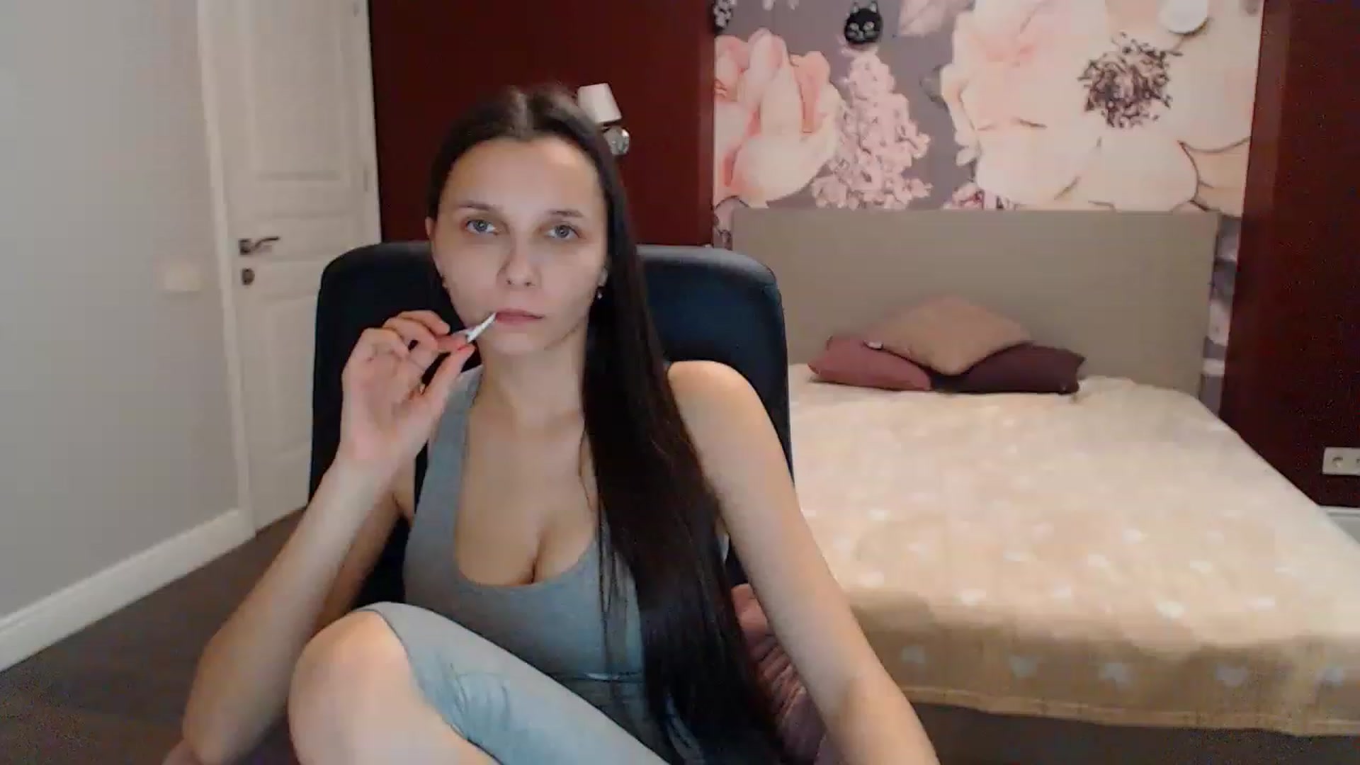 Gallery image thumbnail from Karina_Mils's myfreecams stream on, 12/26/2022, 10:54 image 7 of 20
