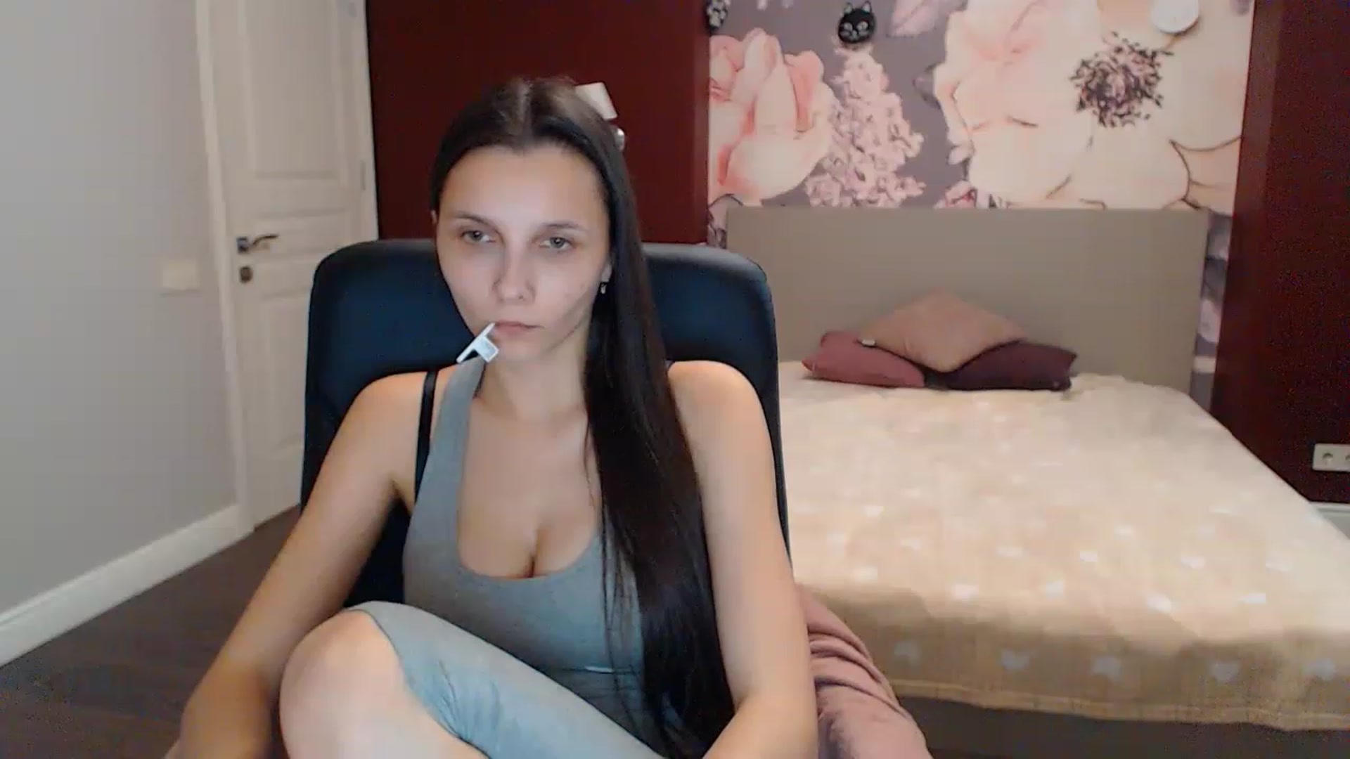 Gallery image thumbnail from Karina_Mils's myfreecams stream on, 12/26/2022, 10:54 image 4 of 20