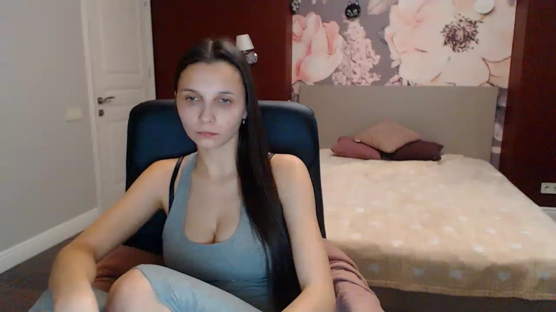 Gallery image thumbnail from Karina_Mils's myfreecams stream on, 12/26/2022, 10:54 image 16 of 20