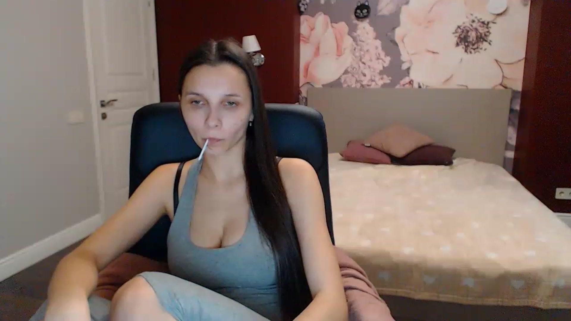 Gallery image thumbnail from Karina_Mils's myfreecams stream on, 12/26/2022, 10:54 image 14 of 20
