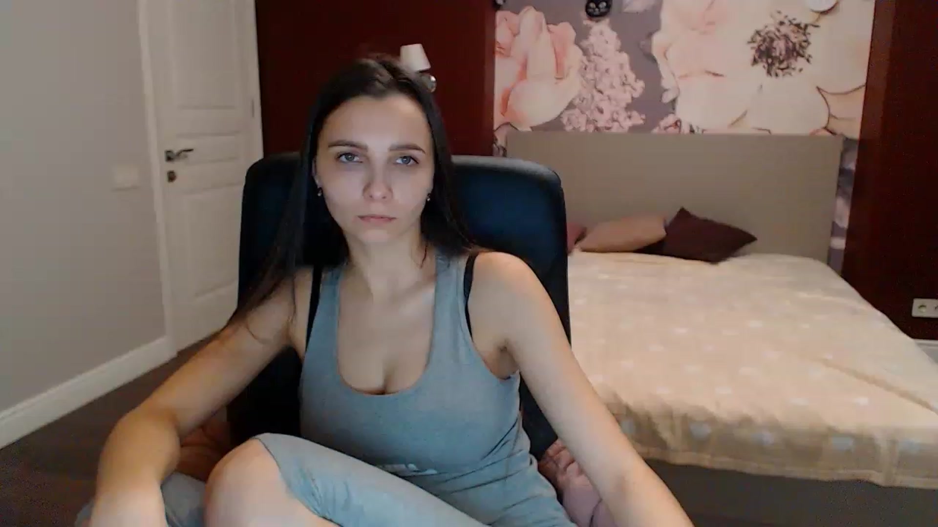Gallery image thumbnail from Karina_Mils's myfreecams stream on, 12/27/2022, 09:01 image 4 of 20