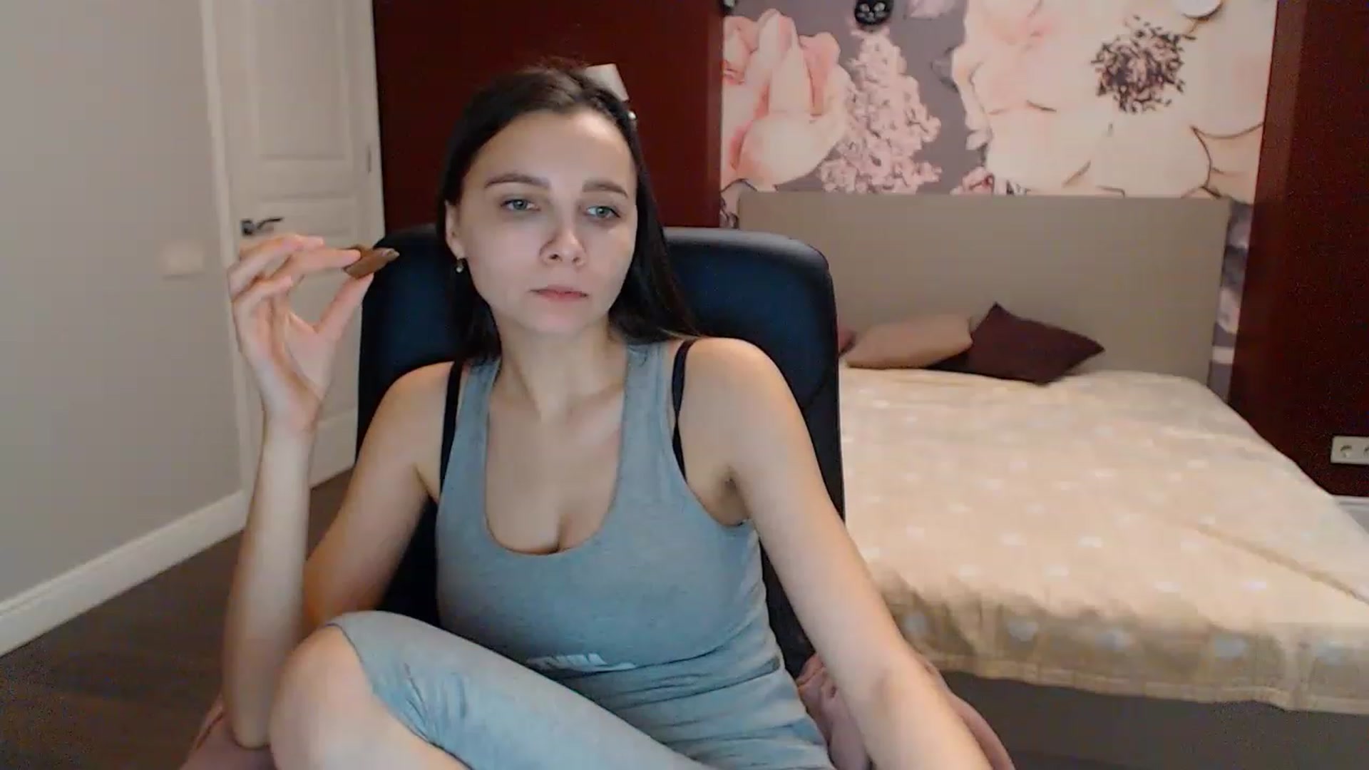 Gallery image thumbnail from Karina_Mils's myfreecams stream on, 12/27/2022, 09:01 image 8 of 20
