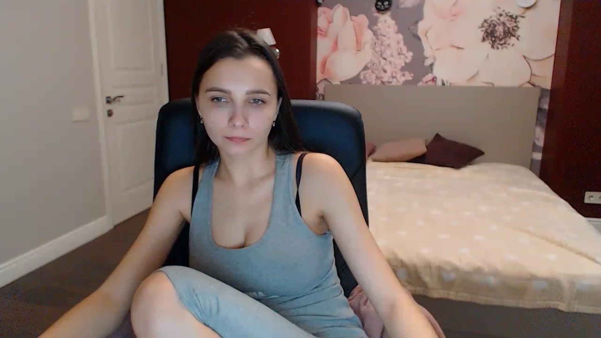 Gallery image thumbnail from Karina_Mils's myfreecams stream on, 12/27/2022, 09:01 image 16 of 20