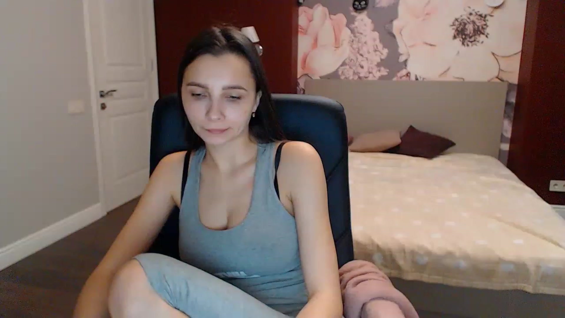 Gallery image thumbnail from Karina_Mils's myfreecams stream on, 12/27/2022, 09:01 image 10 of 20