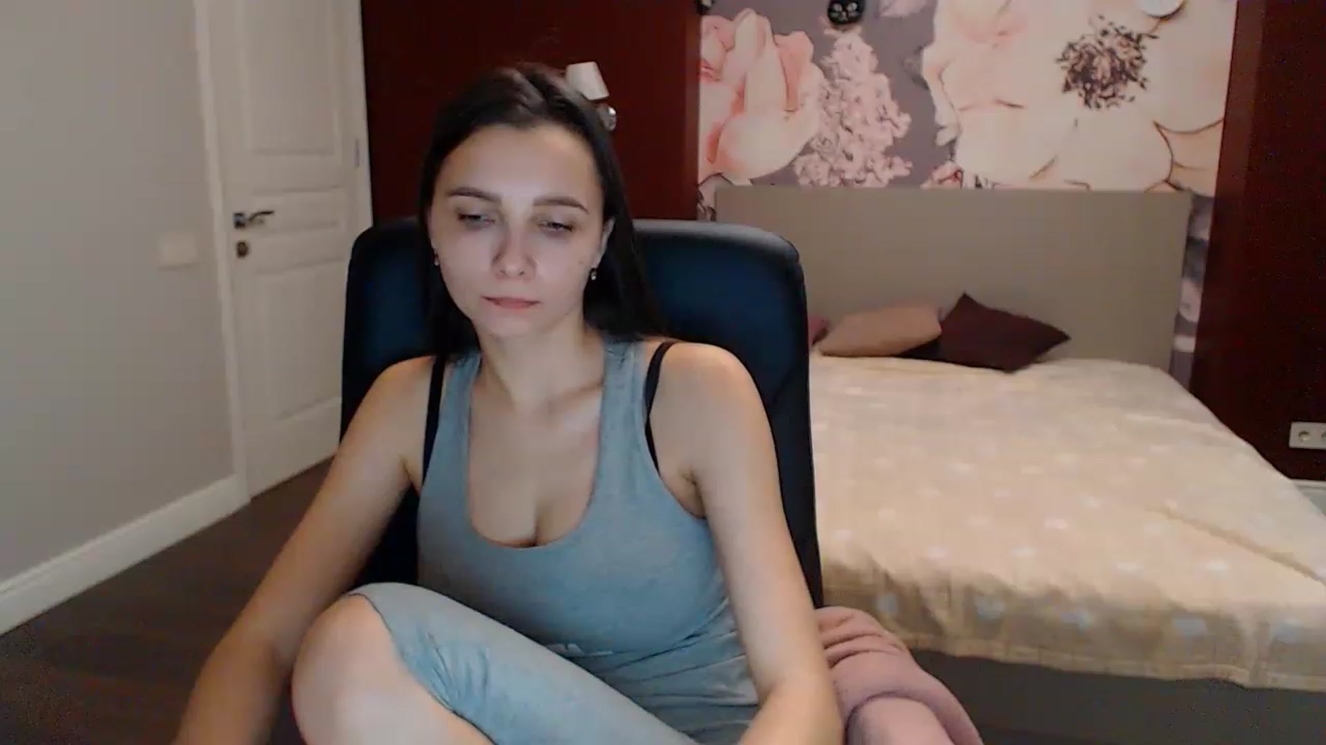 Gallery image thumbnail from Karina_Mils's myfreecams stream on, 12/27/2022, 09:01 image 13 of 20