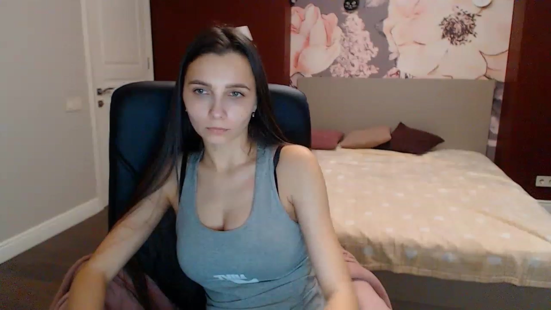 Gallery image thumbnail from Karina_Mils's myfreecams stream on, 12/27/2022, 09:01 image 5 of 20