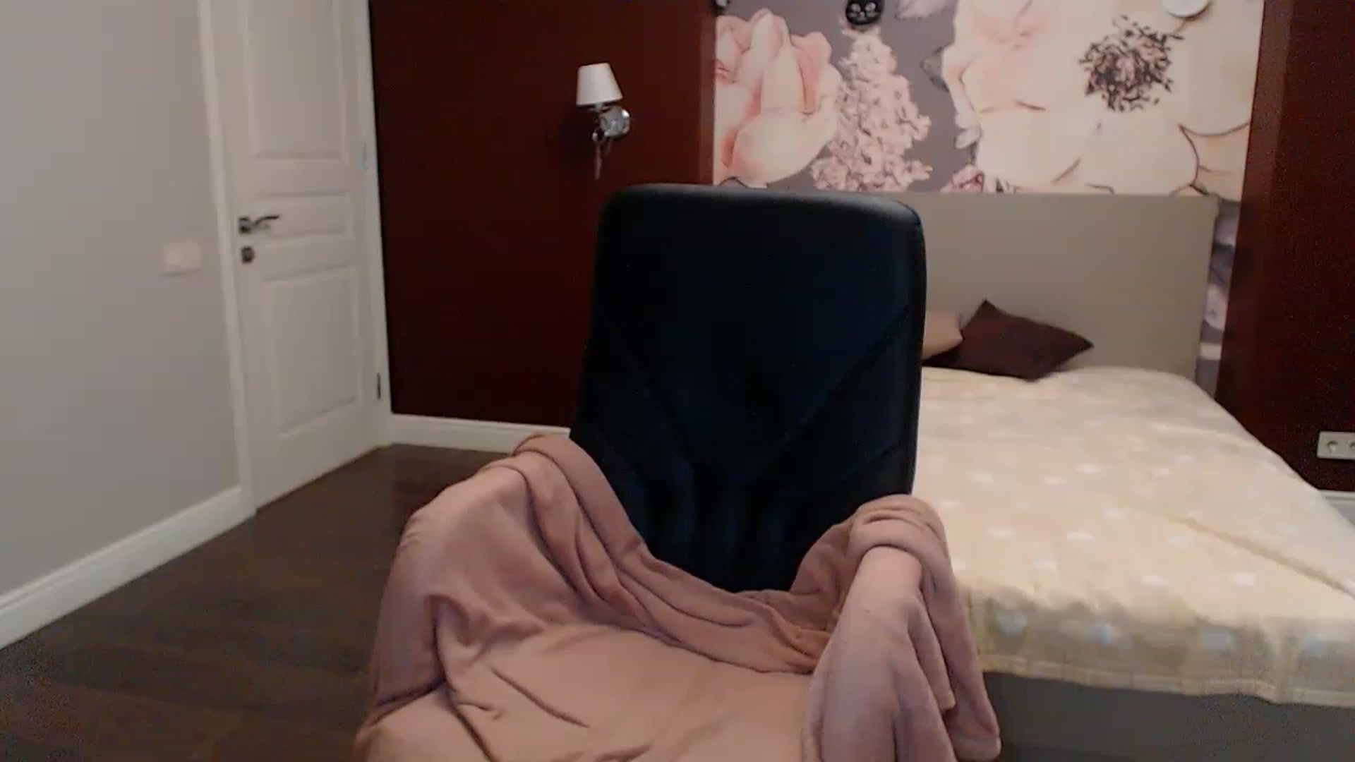 Gallery image thumbnail from Karina_Mils's myfreecams stream on, 12/27/2022, 09:01 image 6 of 20