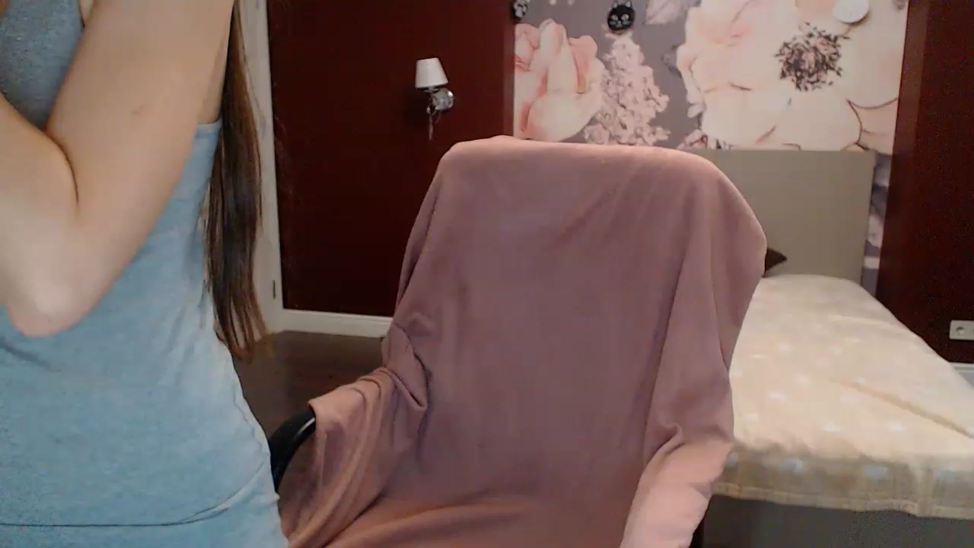 Gallery image thumbnail from Karina_Mils's myfreecams stream on, 12/27/2022, 09:57 image 13 of 20