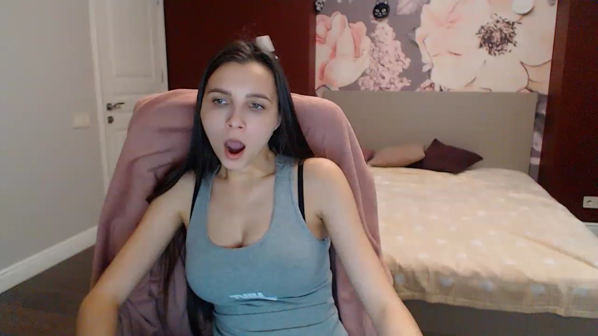 Gallery image thumbnail from Karina_Mils's myfreecams stream on, 12/27/2022, 09:57 image 17 of 20