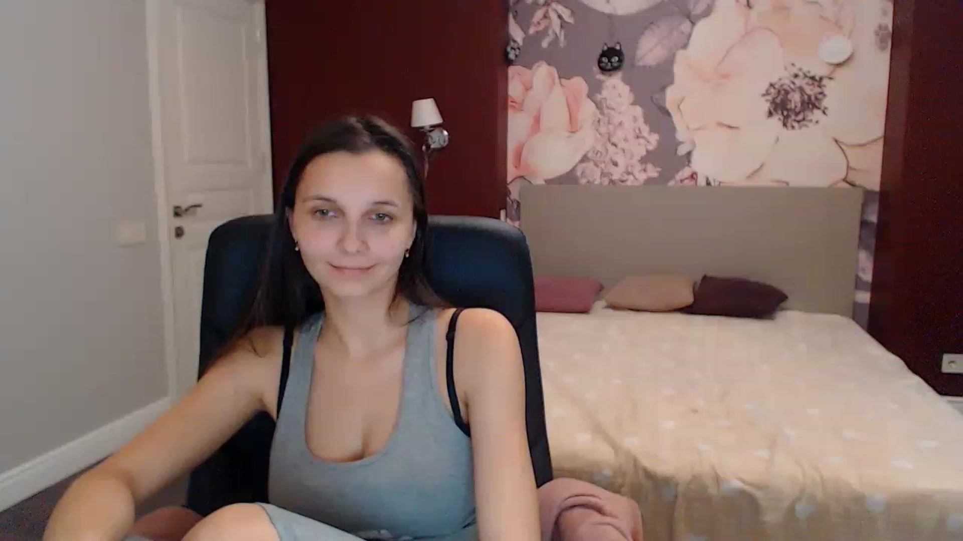 Gallery image thumbnail from Karina_Mils's myfreecams stream on, 12/28/2022, 09:03 image 15 of 20