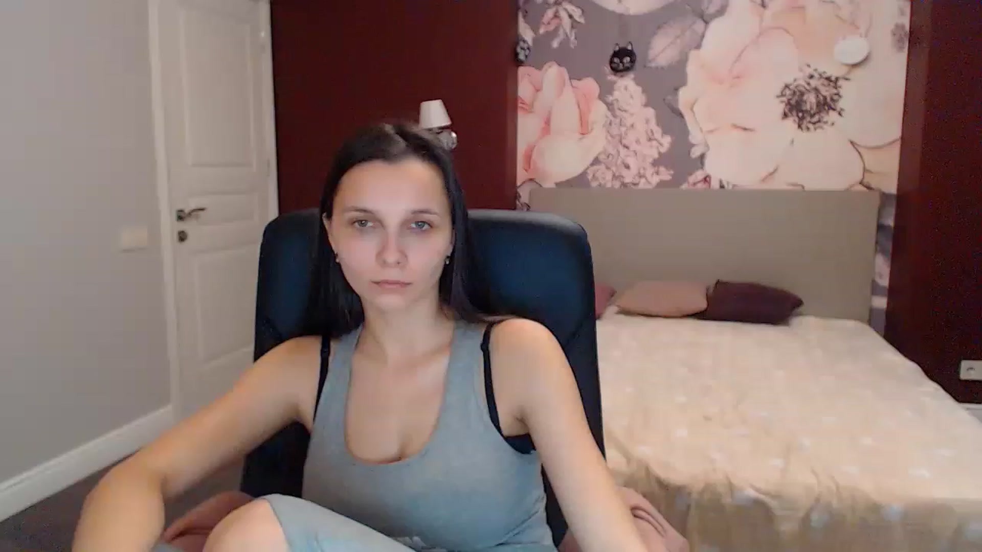 Gallery image thumbnail from Karina_Mils's myfreecams stream on, 12/28/2022, 09:03 image 4 of 20