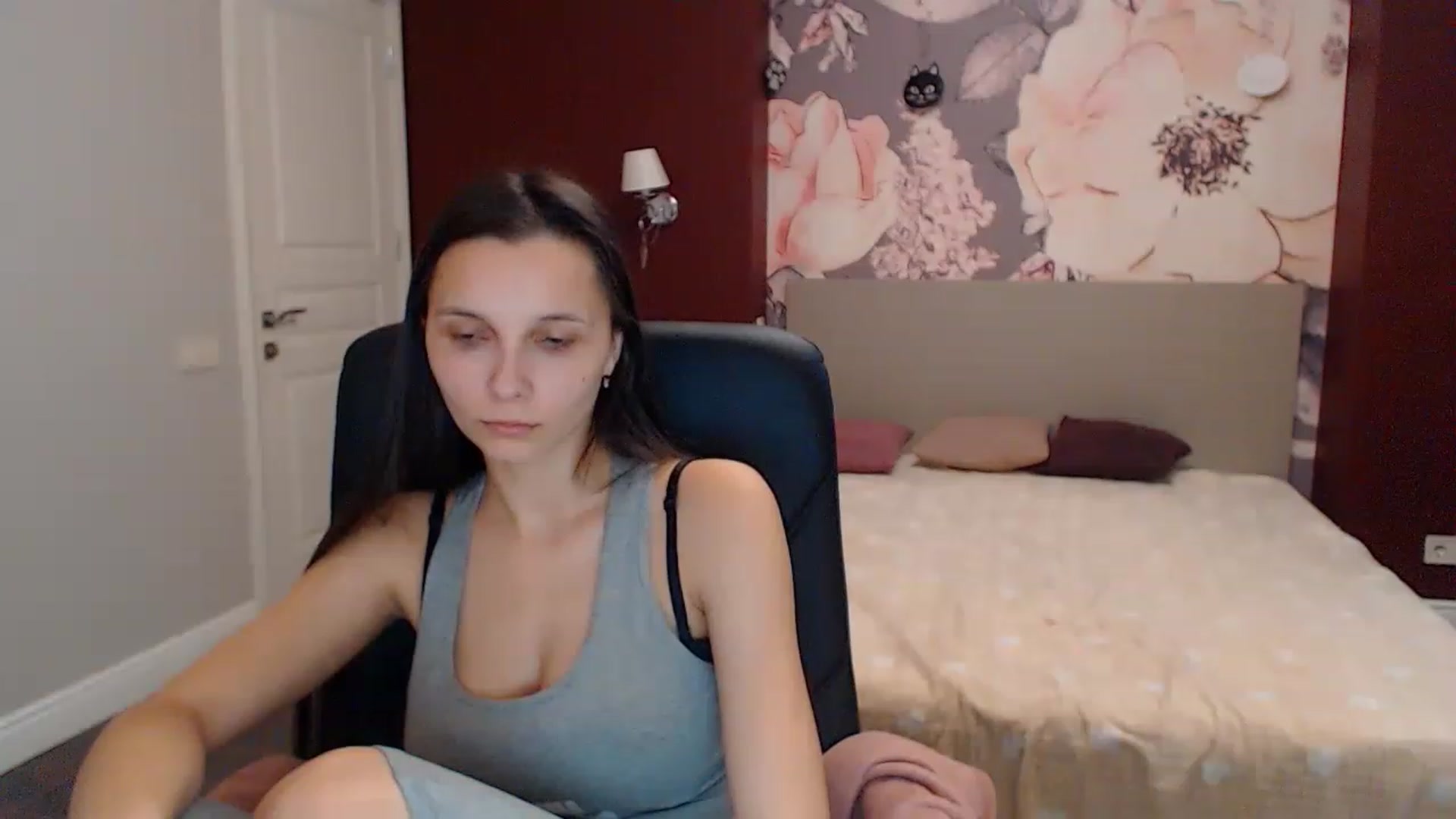 Gallery image thumbnail from Karina_Mils's myfreecams stream on, 12/28/2022, 09:03 image 14 of 20