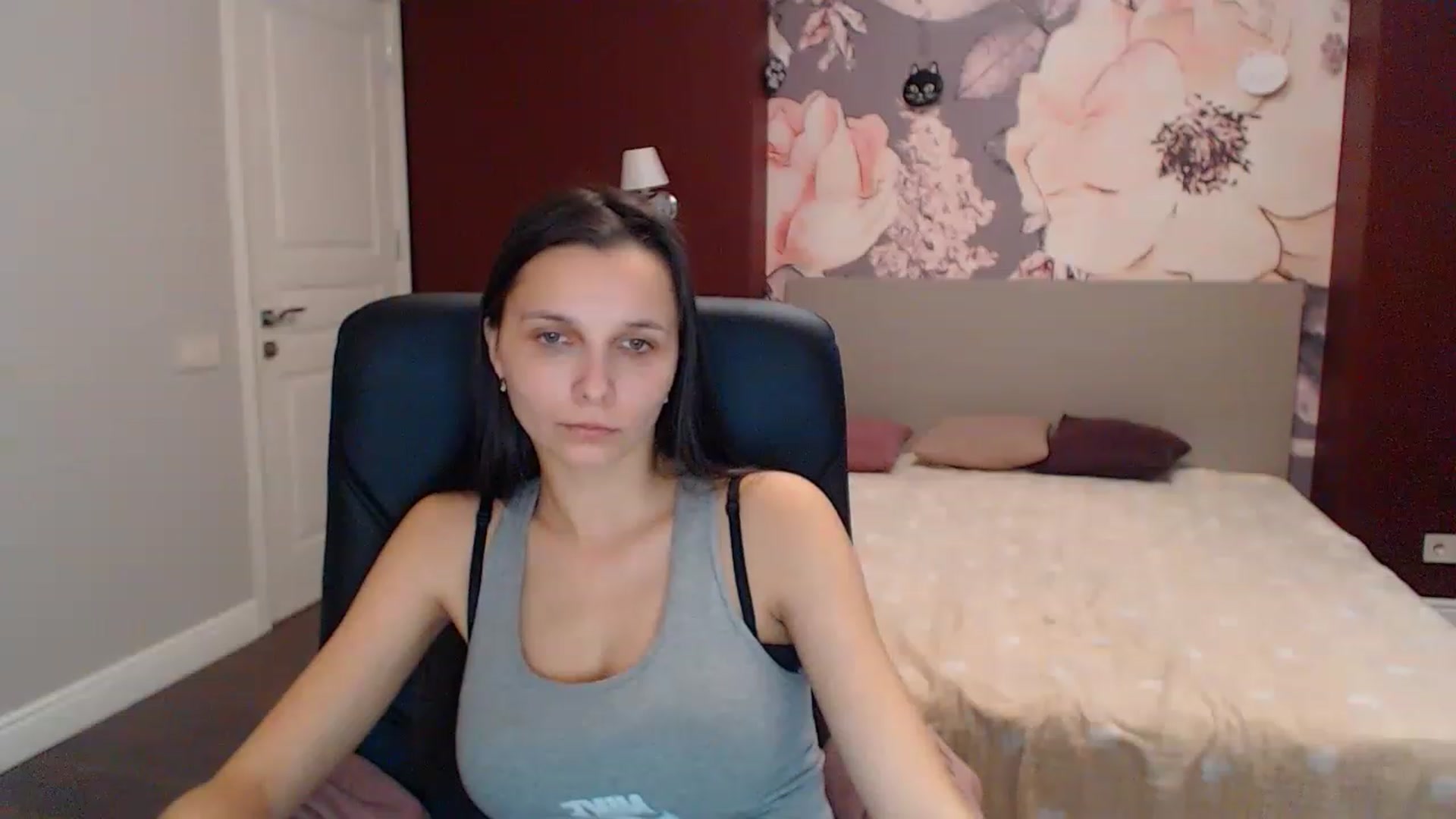 Gallery image thumbnail from Karina_Mils's myfreecams stream on, 12/28/2022, 09:03 image 7 of 20