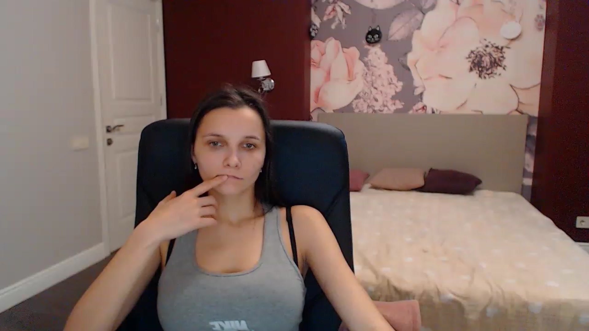Gallery image thumbnail from Karina_Mils's myfreecams stream on, 12/28/2022, 09:03 image 17 of 20