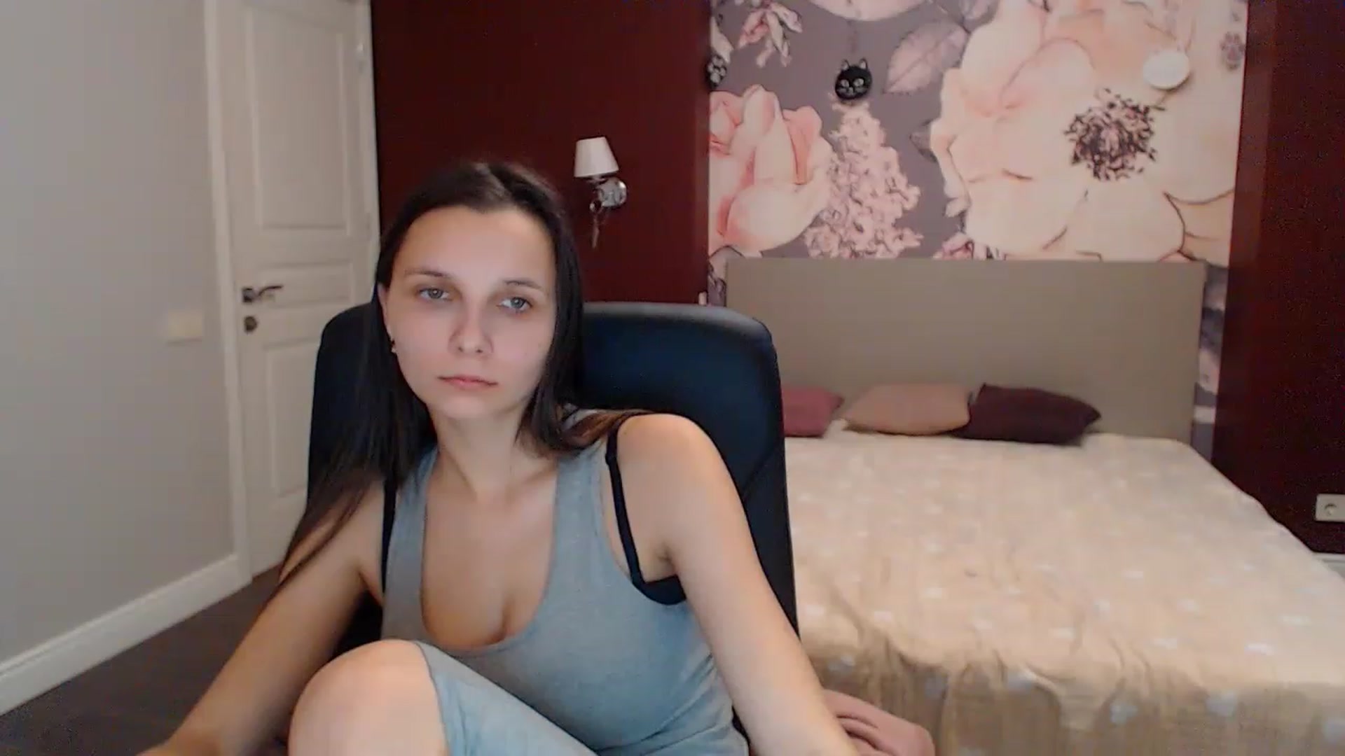 Gallery image thumbnail from Karina_Mils's myfreecams stream on, 12/28/2022, 09:03 image 12 of 20