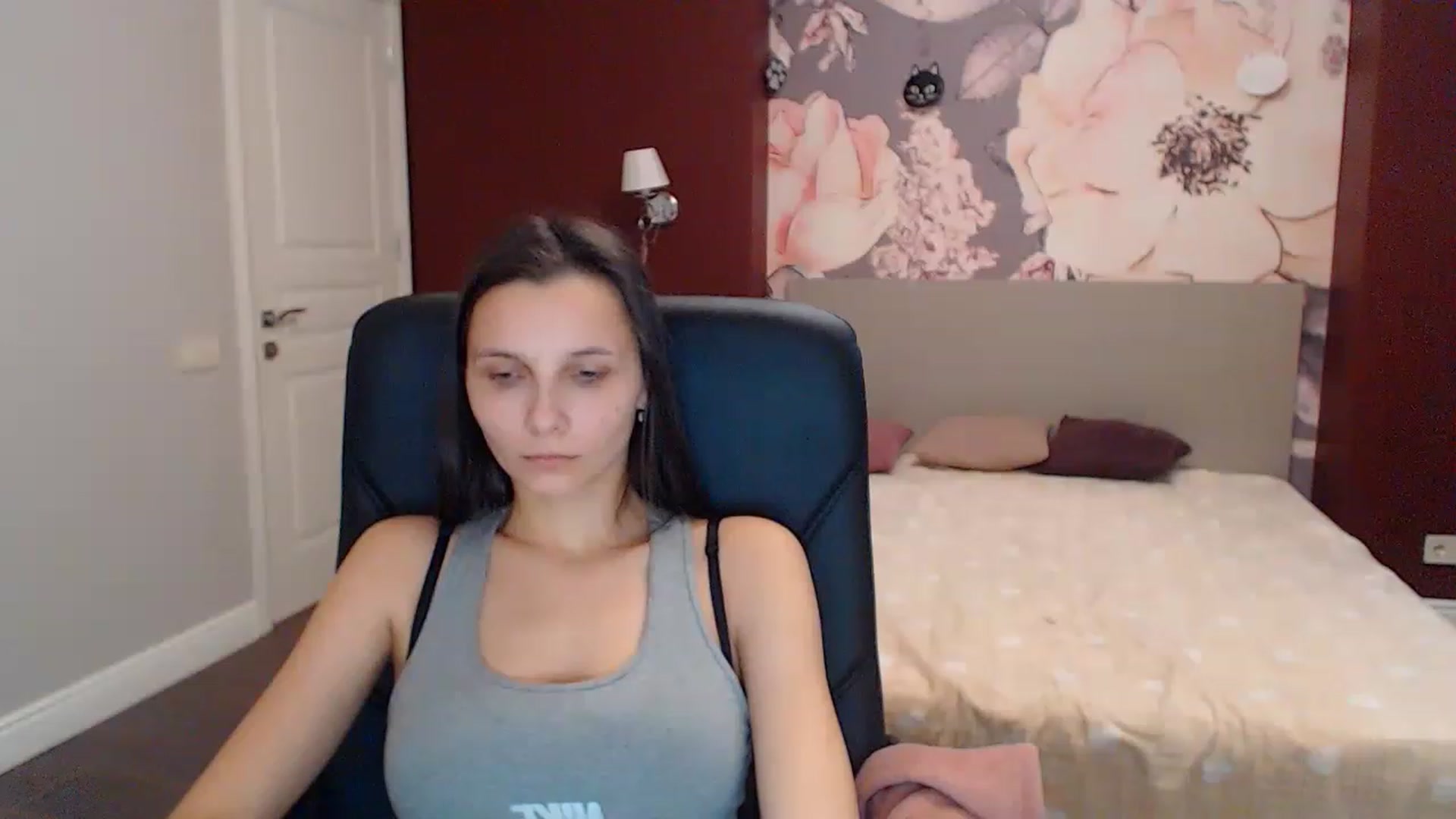 Gallery image thumbnail from Karina_Mils's myfreecams stream on, 12/28/2022, 09:03 image 18 of 20