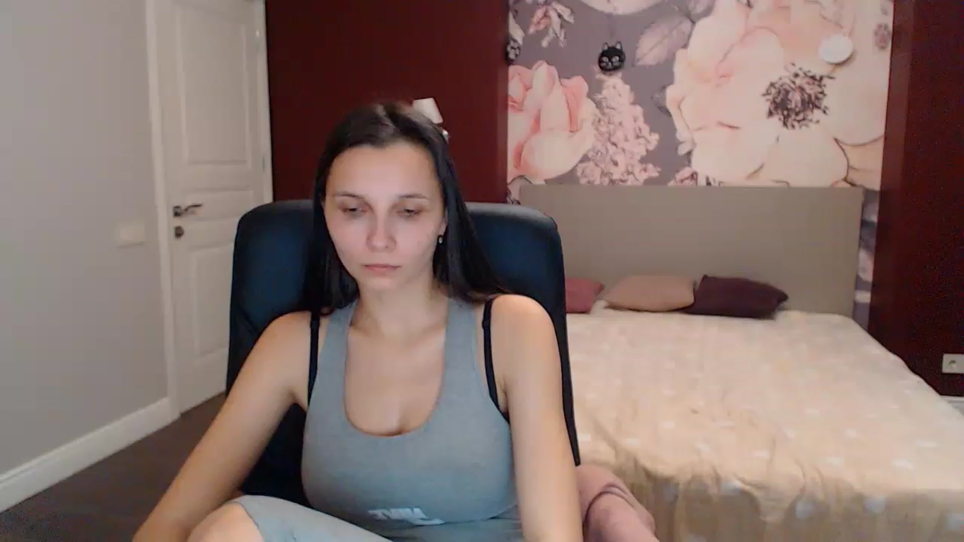 Gallery image thumbnail from Karina_Mils's myfreecams stream on, 12/28/2022, 09:03 image 1 of 20