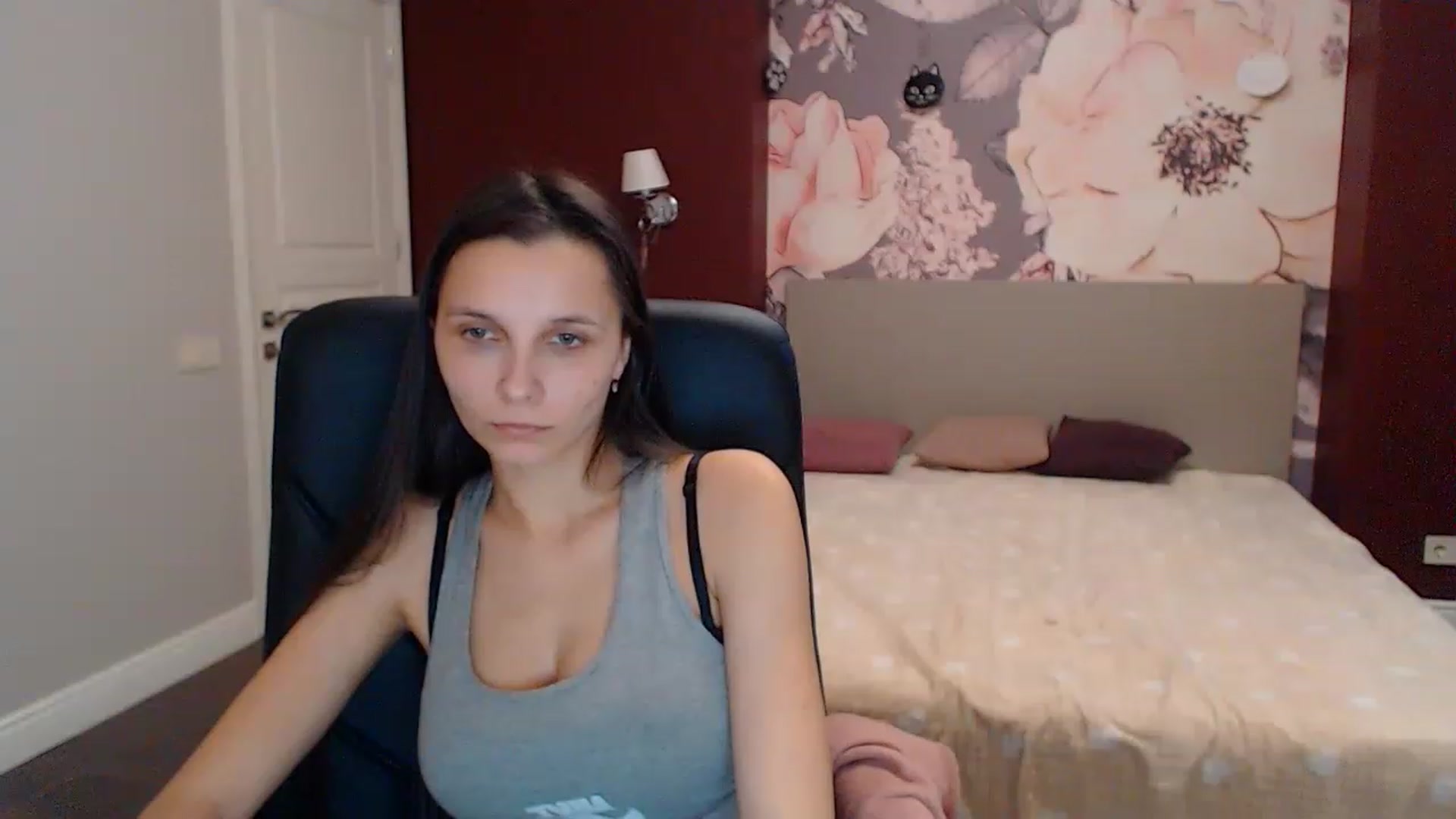Gallery image thumbnail from Karina_Mils's myfreecams stream on, 12/28/2022, 09:03 image 16 of 20