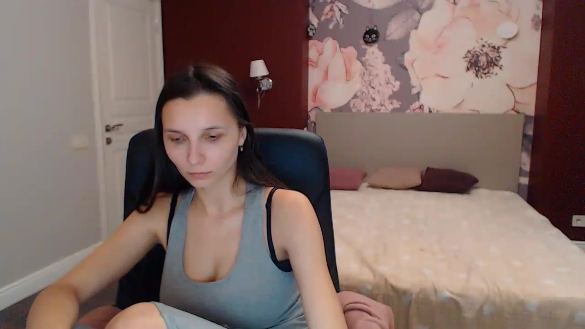 Gallery image thumbnail from Karina_Mils's myfreecams stream on, 12/28/2022, 09:03 image 13 of 20