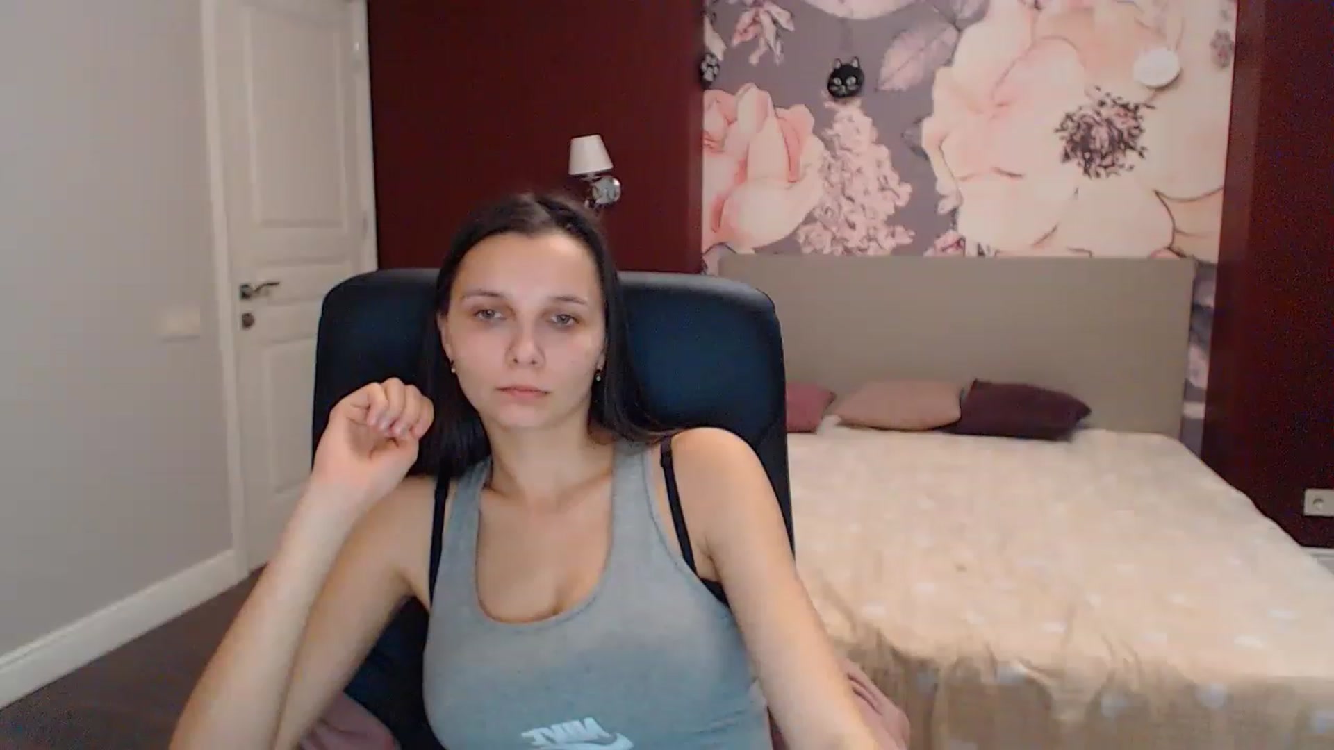 Gallery image thumbnail from Karina_Mils's myfreecams stream on, 12/28/2022, 09:03 image 8 of 20