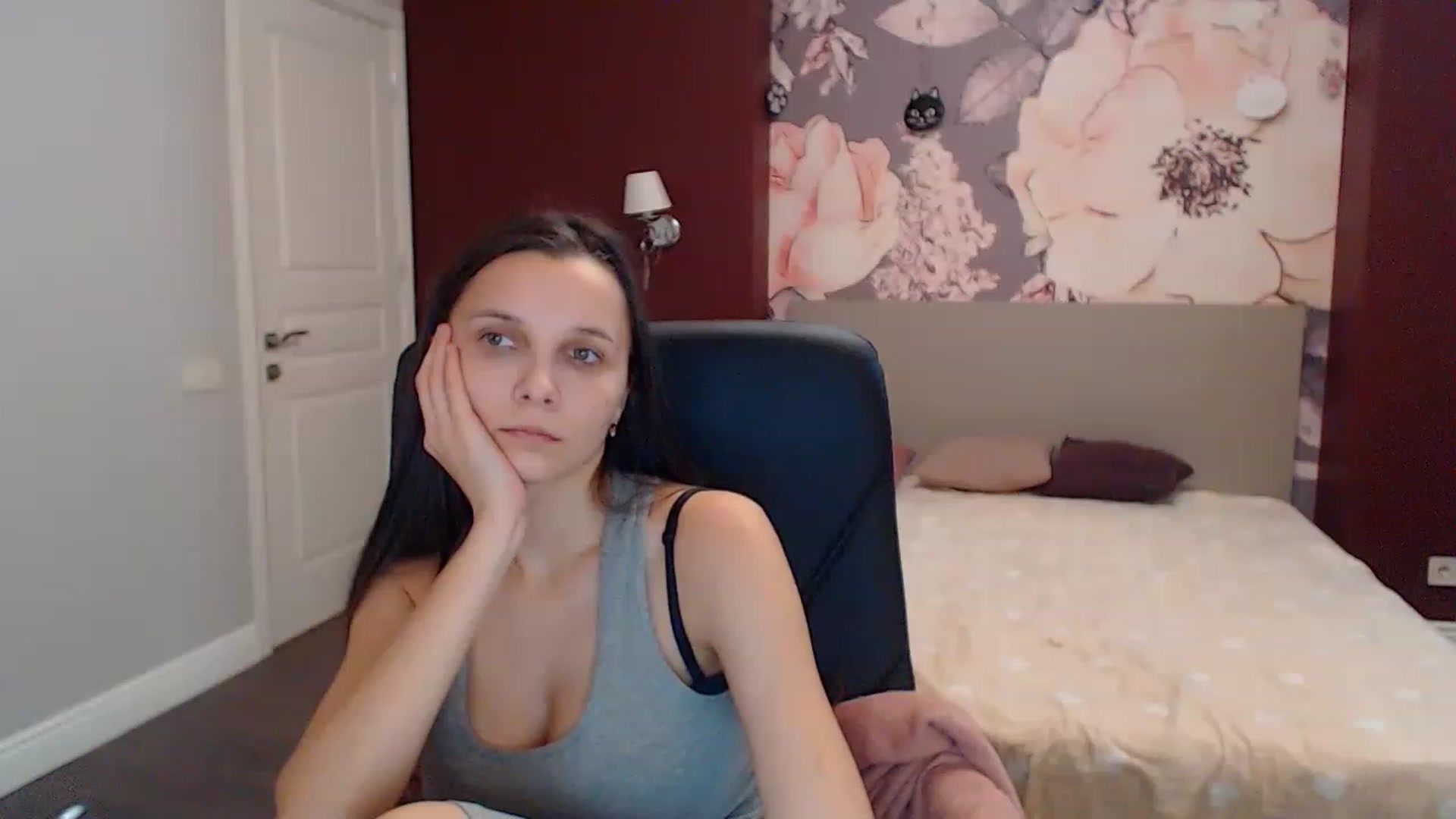 Gallery image thumbnail from Karina_Mils's myfreecams stream on, 12/28/2022, 10:07 image 18 of 20