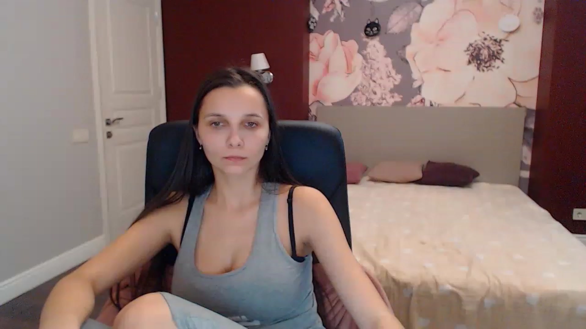 Gallery image thumbnail from Karina_Mils's myfreecams stream on, 12/28/2022, 10:07 image 1 of 20