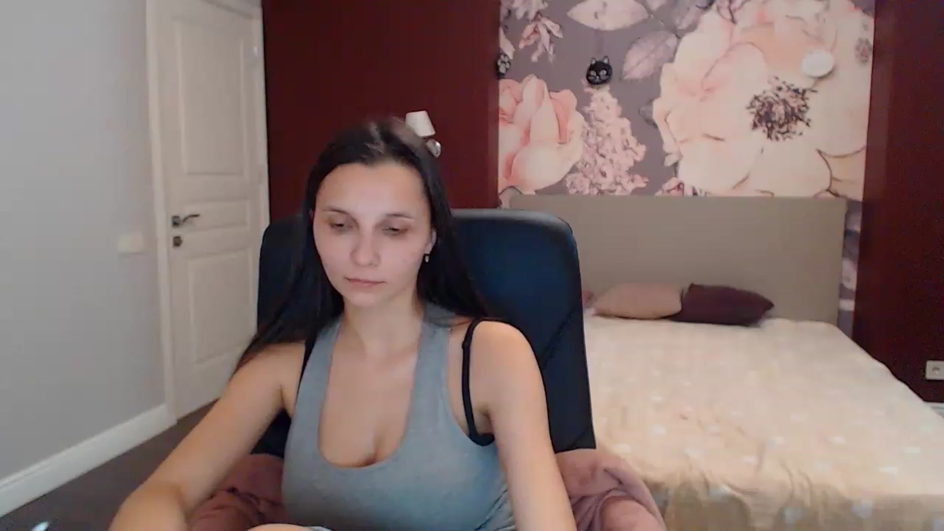 Gallery image thumbnail from Karina_Mils's myfreecams stream on, 12/28/2022, 10:07 image 19 of 20