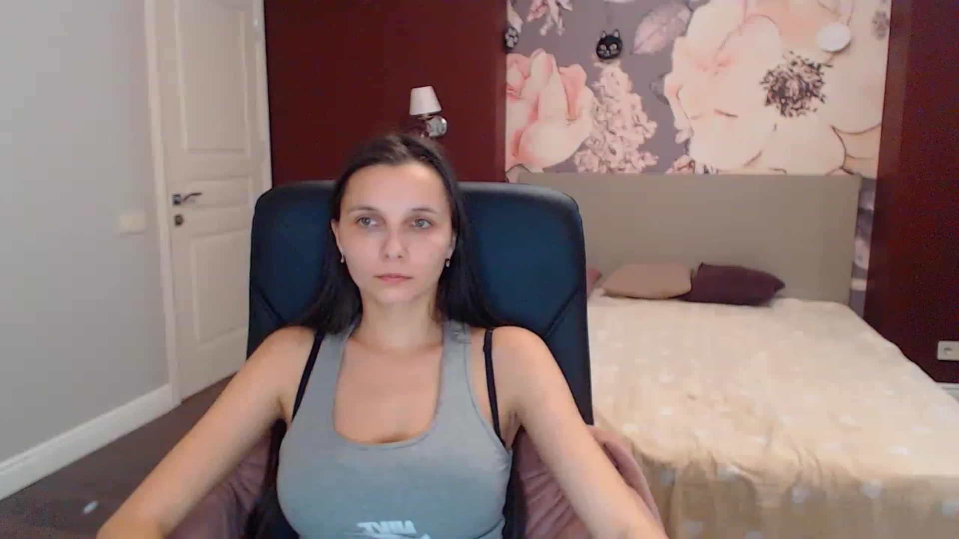 Gallery image thumbnail from Karina_Mils's myfreecams stream on, 12/28/2022, 10:07 image 11 of 20
