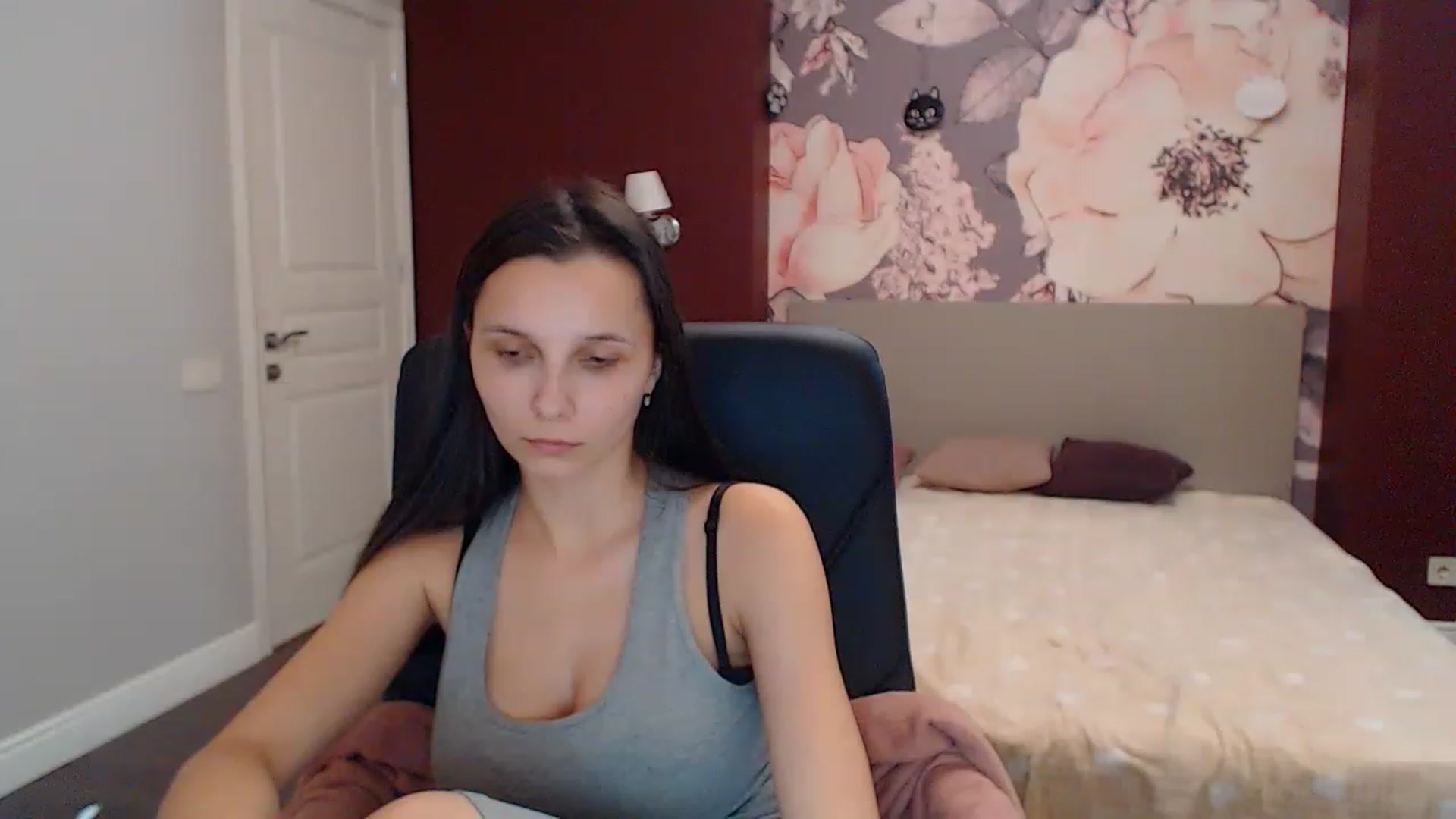 Gallery image thumbnail from Karina_Mils's myfreecams stream on, 12/28/2022, 10:07 image 16 of 20
