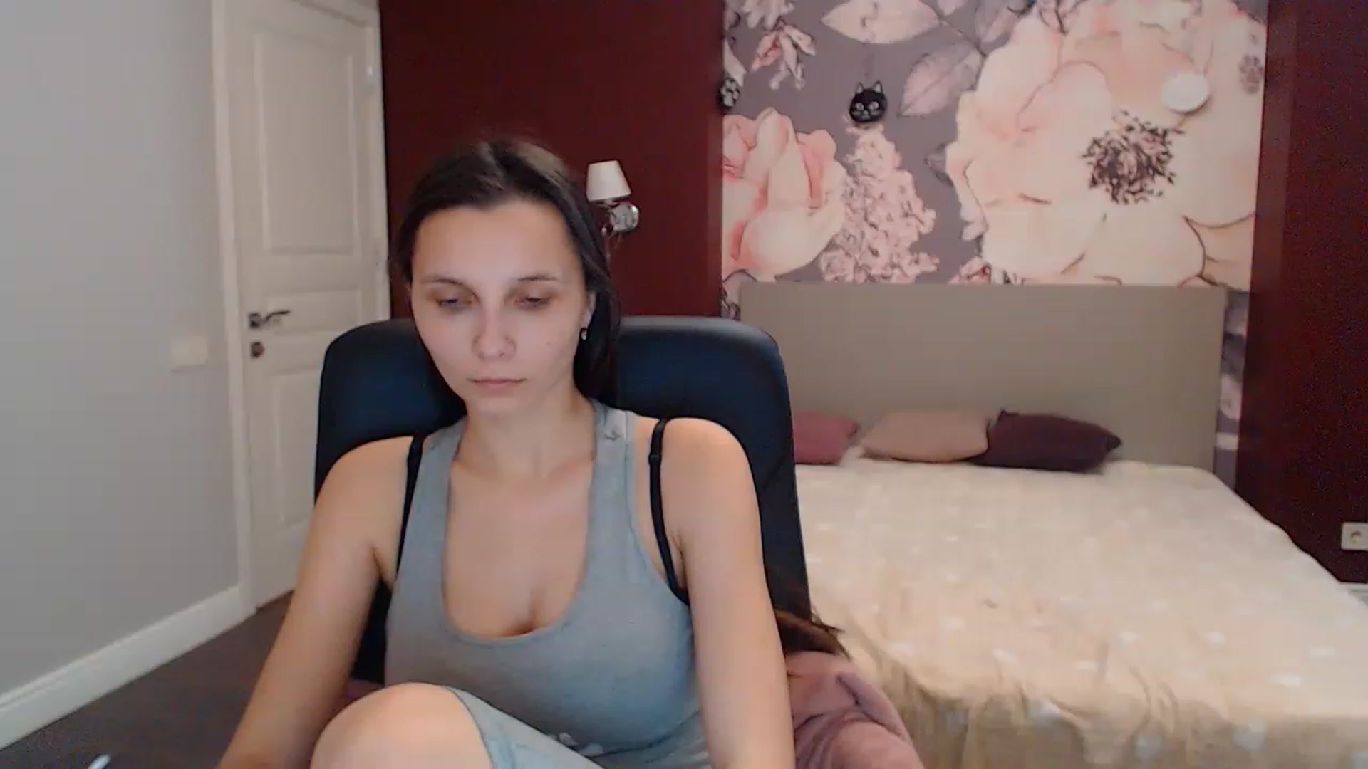 Gallery image thumbnail from Karina_Mils's myfreecams stream on, 12/28/2022, 10:07 image 14 of 20