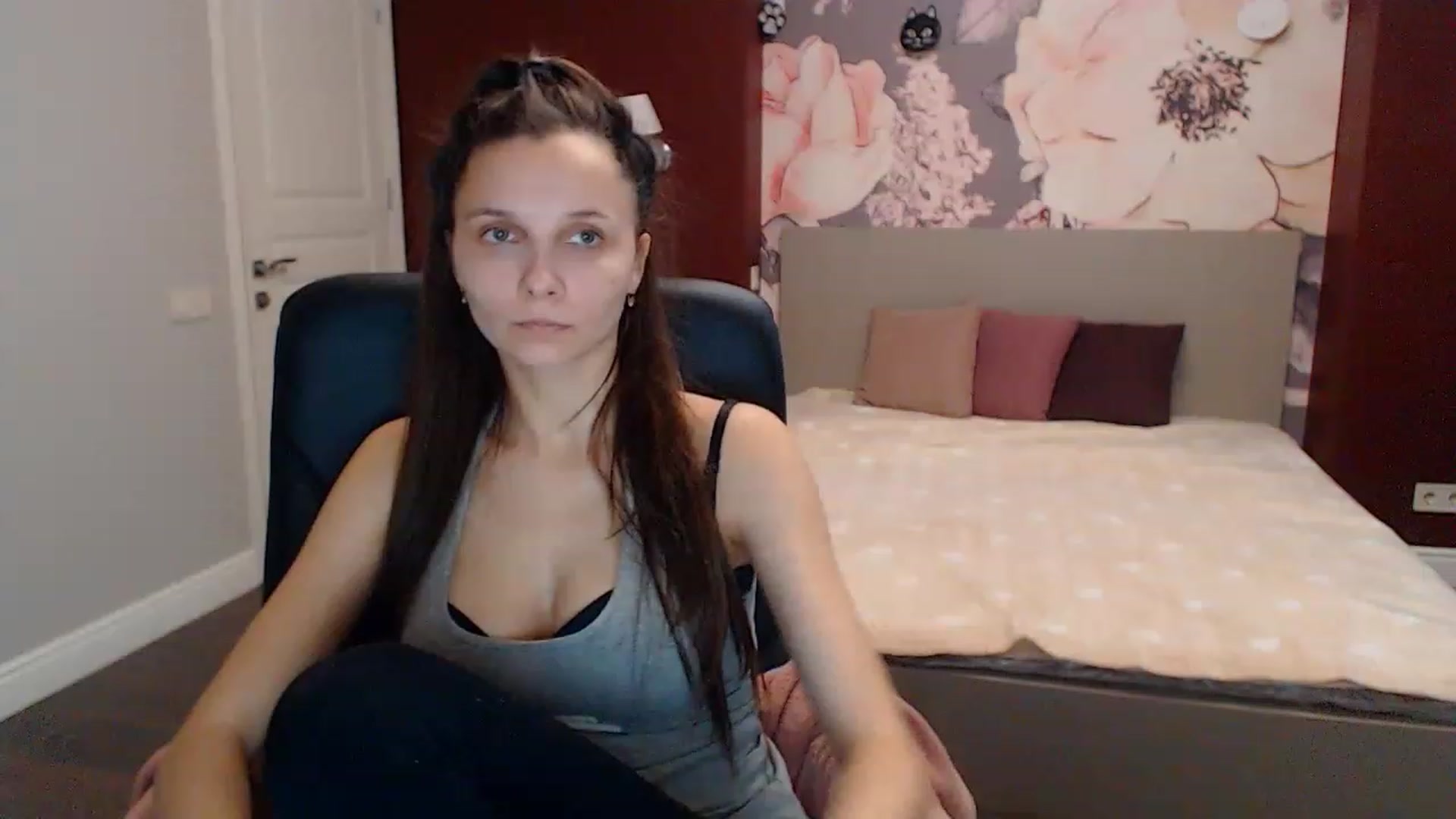 Gallery image thumbnail from Karina_Mils's myfreecams stream on, 12/29/2022, 10:13 image 2 of 20