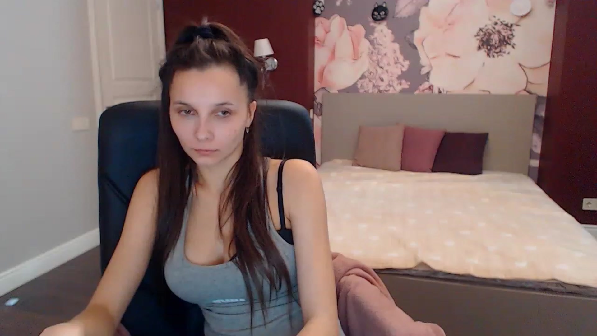 Gallery image thumbnail from Karina_Mils's myfreecams stream on, 12/29/2022, 10:13 image 20 of 20