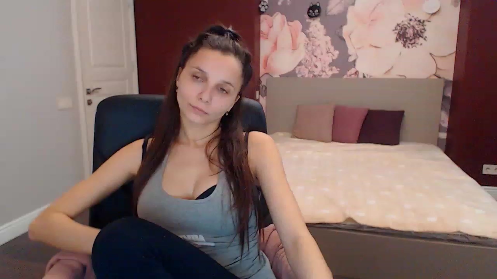 Gallery image thumbnail from Karina_Mils's myfreecams stream on, 12/29/2022, 10:13 image 1 of 20
