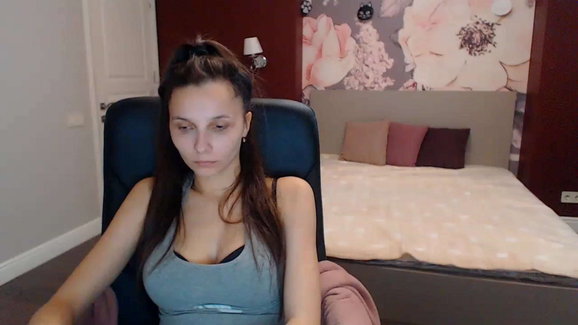 Gallery image thumbnail from Karina_Mils's myfreecams stream on, 12/29/2022, 10:13 image 11 of 20