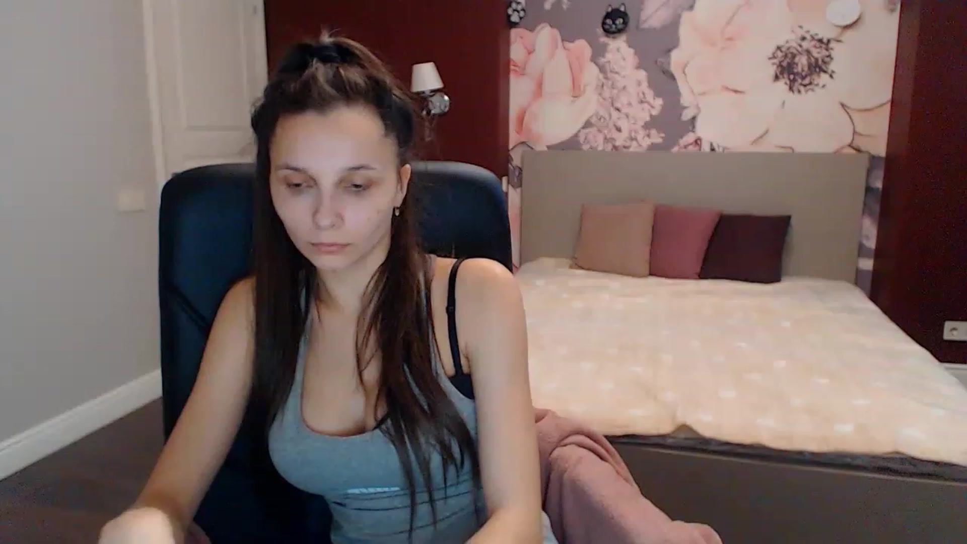 Gallery image thumbnail from Karina_Mils's myfreecams stream on, 12/29/2022, 10:13 image 19 of 20