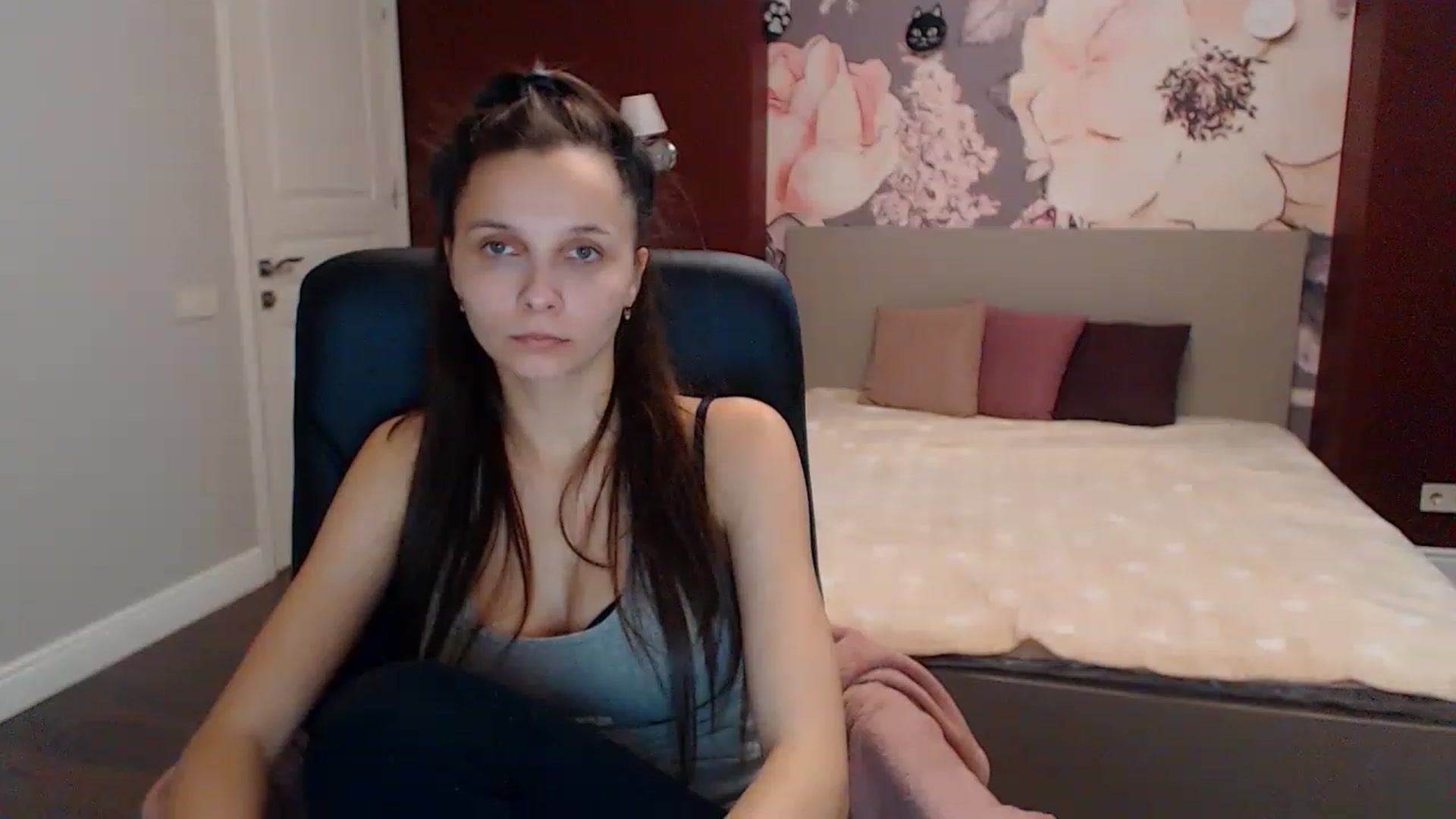 Gallery image thumbnail from Karina_Mils's myfreecams stream on, 12/29/2022, 10:13 image 15 of 20