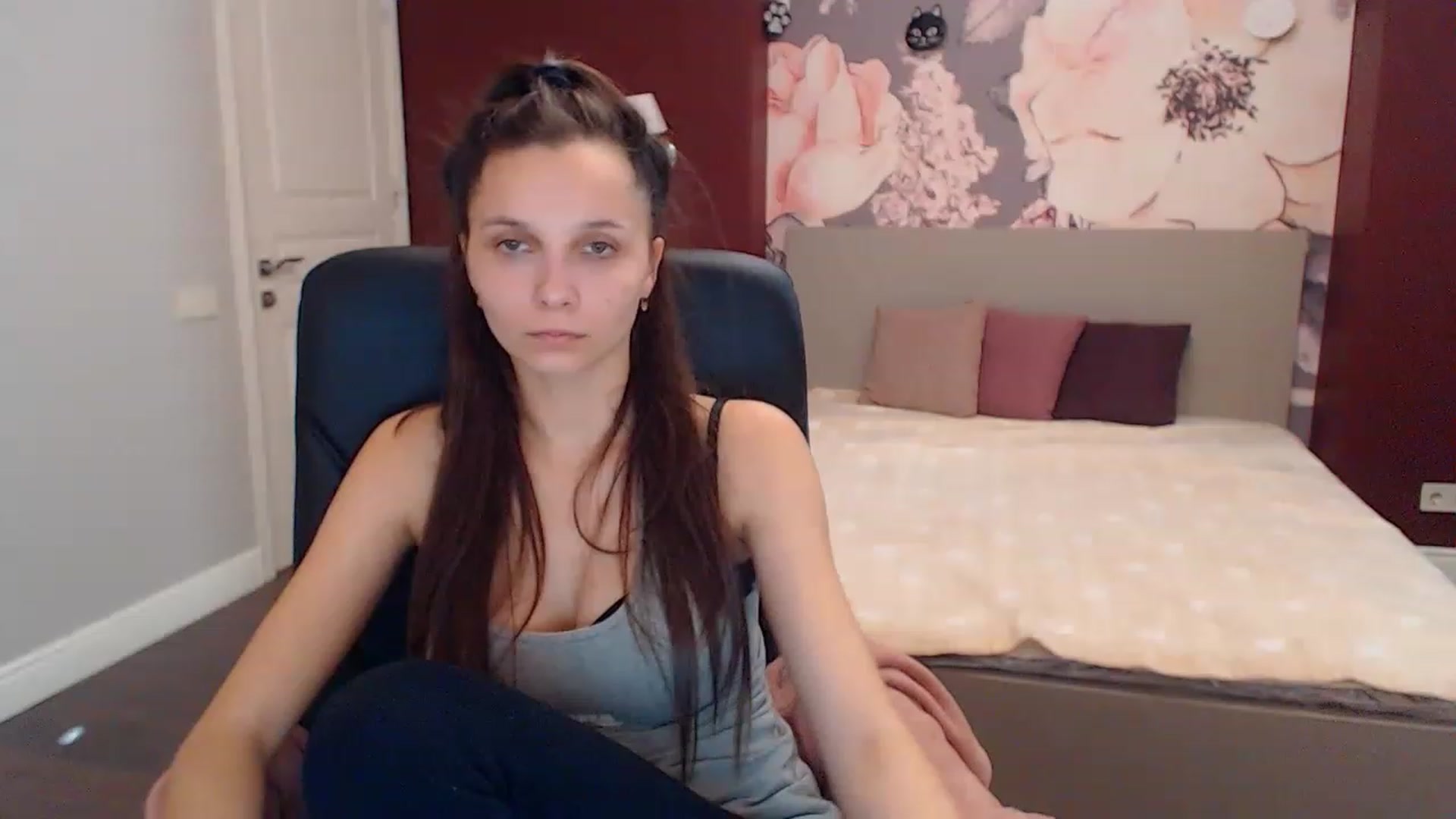 Gallery image thumbnail from Karina_Mils's myfreecams stream on, 12/29/2022, 10:13 image 14 of 20