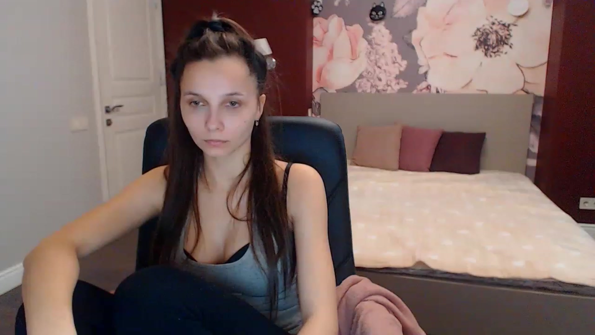 Gallery image thumbnail from Karina_Mils's myfreecams stream on, 12/29/2022, 10:13 image 12 of 20