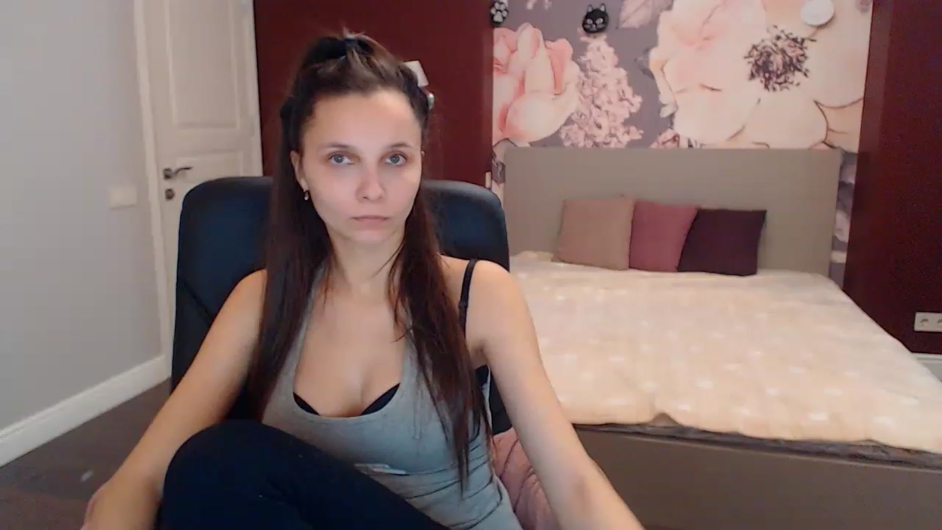Gallery image thumbnail from Karina_Mils's myfreecams stream on, 12/29/2022, 10:13 image 4 of 20