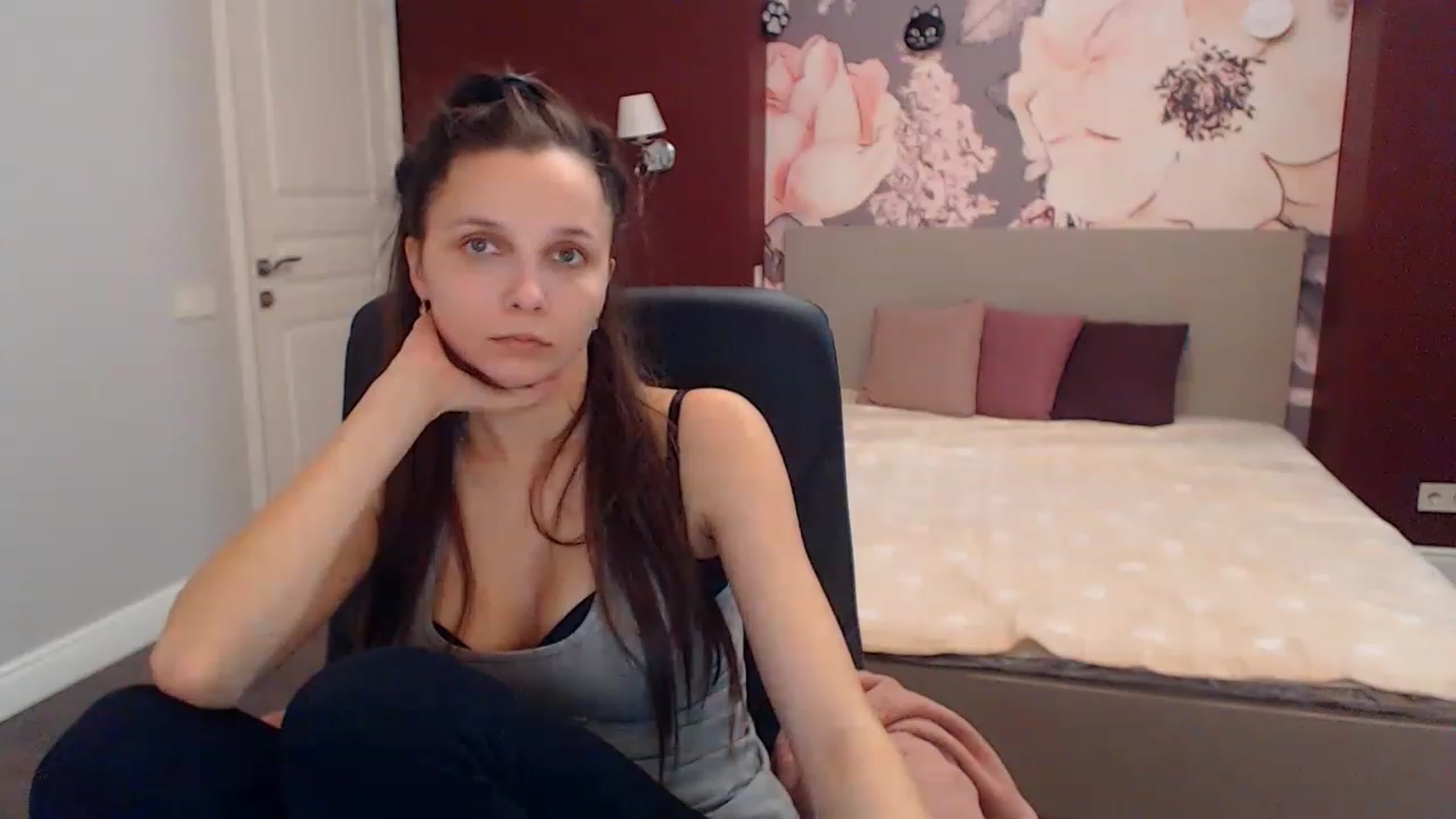 Gallery image thumbnail from Karina_Mils's myfreecams stream on, 12/29/2022, 10:13 image 13 of 20