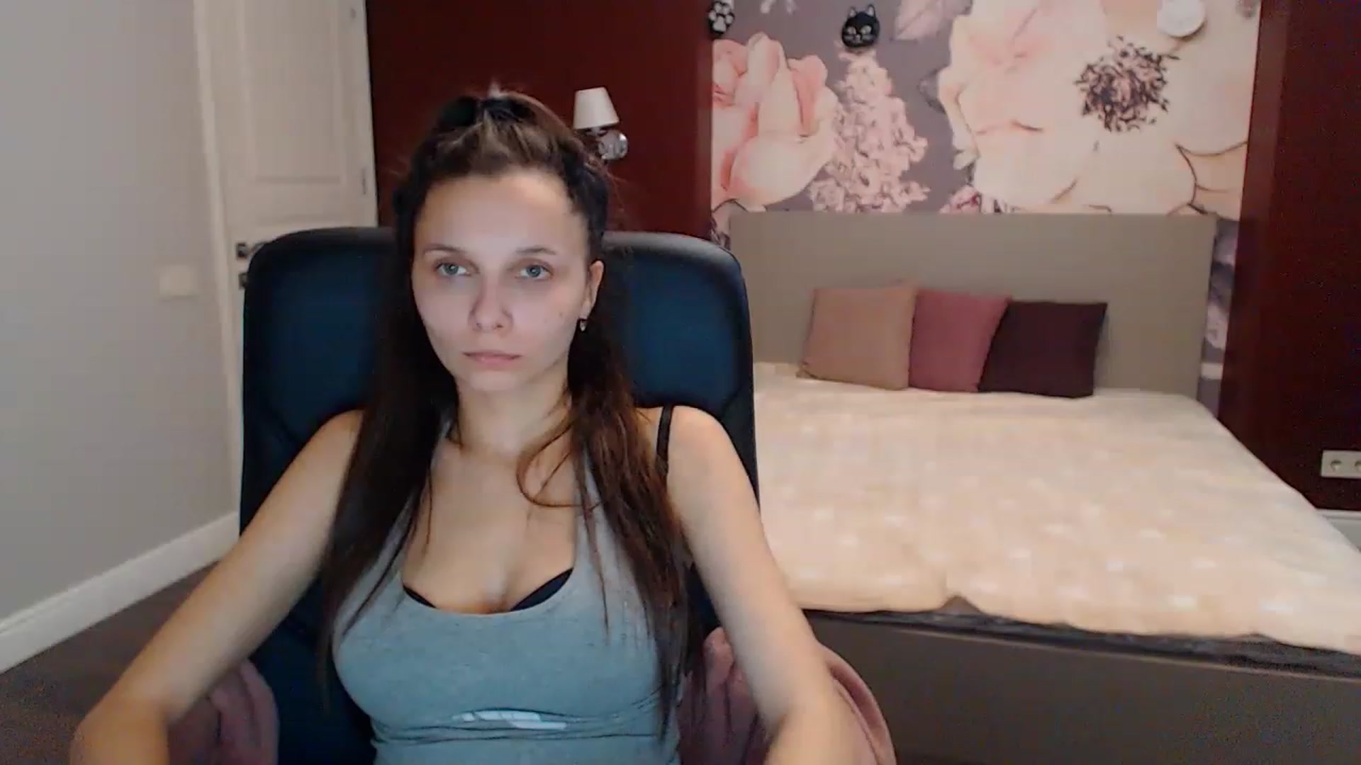Gallery image thumbnail from Karina_Mils's myfreecams stream on, 12/29/2022, 10:13 image 8 of 20