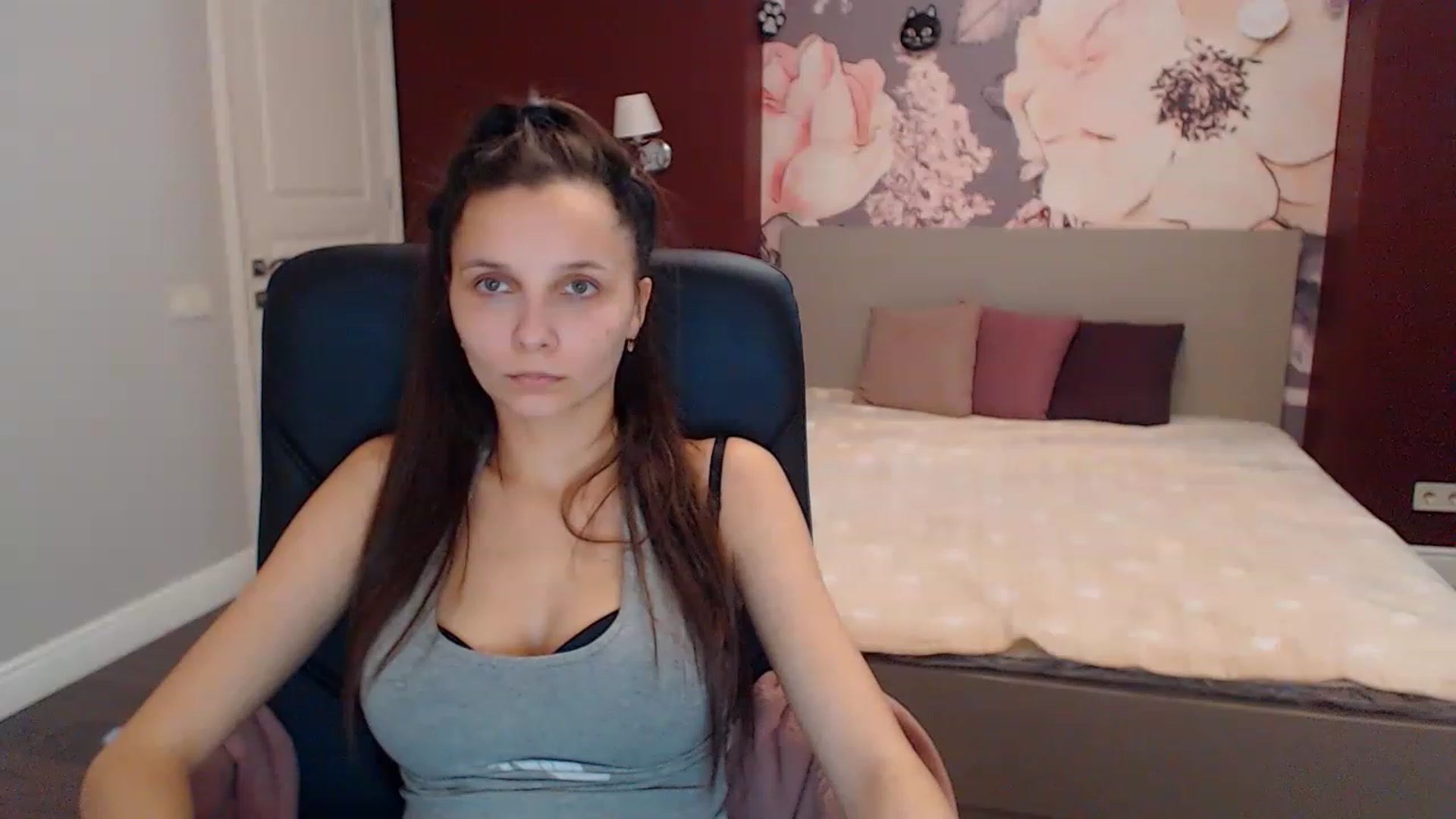 Gallery image thumbnail from Karina_Mils's myfreecams stream on, 12/29/2022, 10:13 image 7 of 20