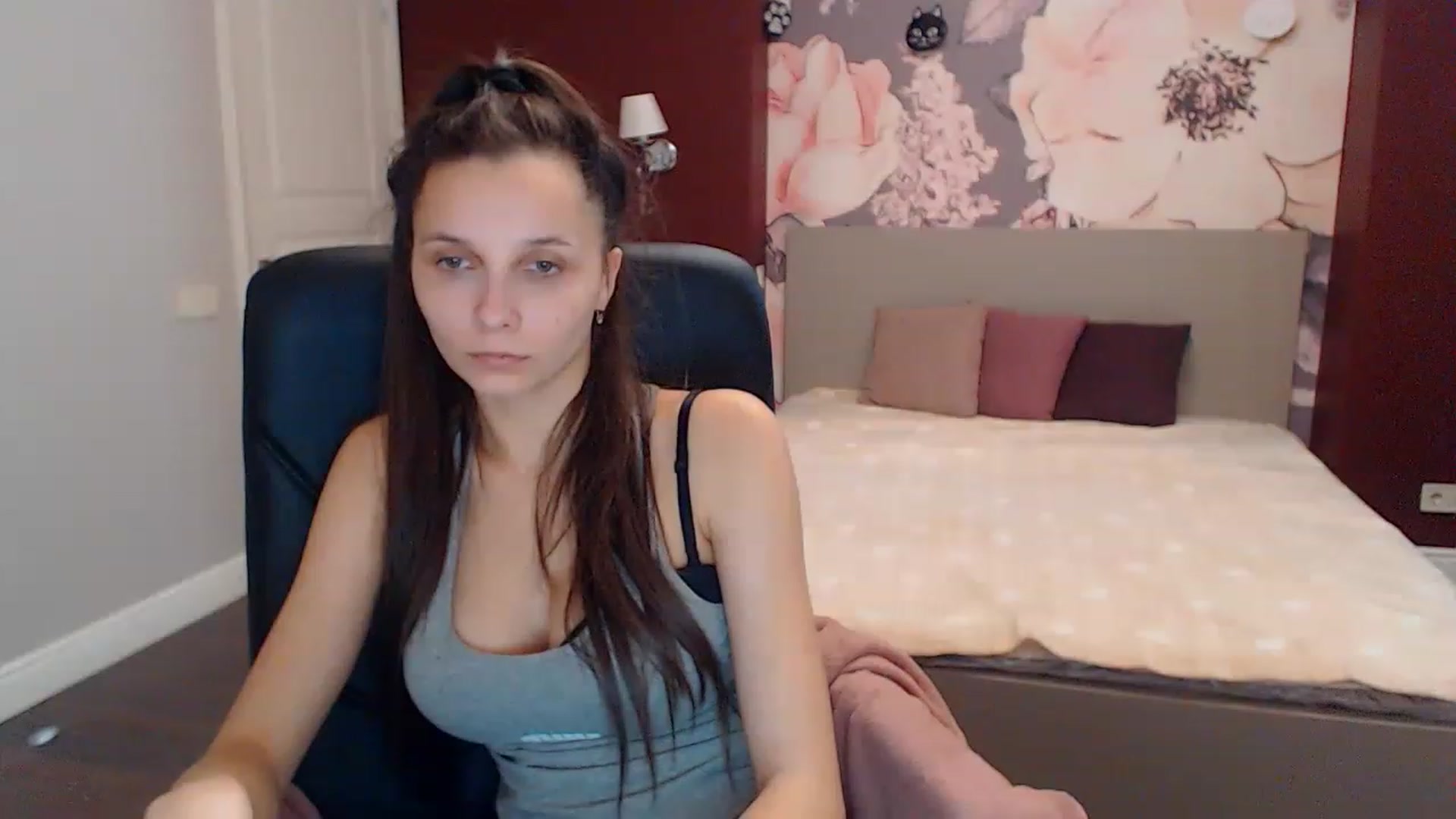 Gallery image thumbnail from Karina_Mils's myfreecams stream on, 12/29/2022, 10:13 image 18 of 20