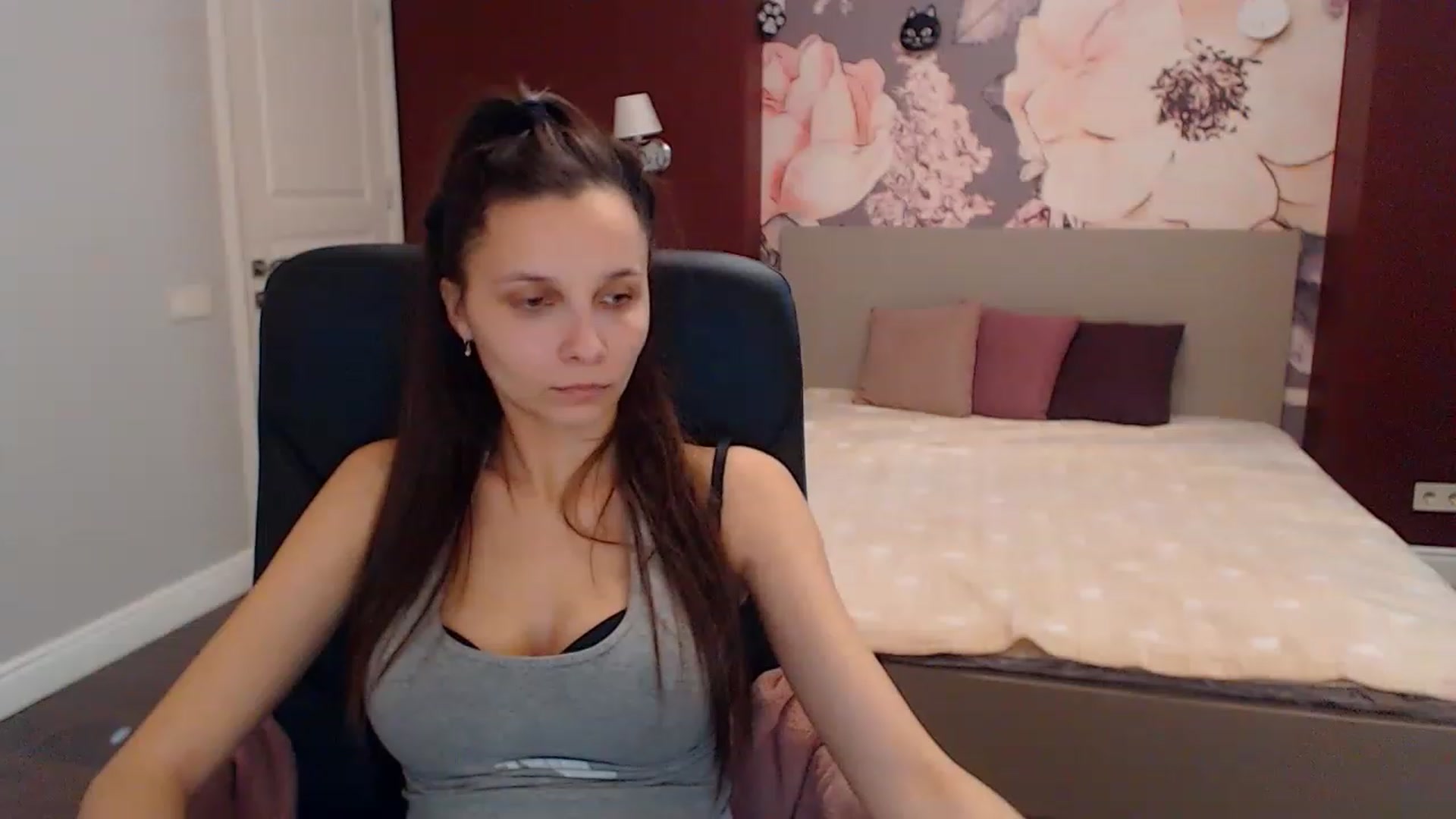 Gallery image thumbnail from Karina_Mils's myfreecams stream on, 12/29/2022, 10:13 image 6 of 20