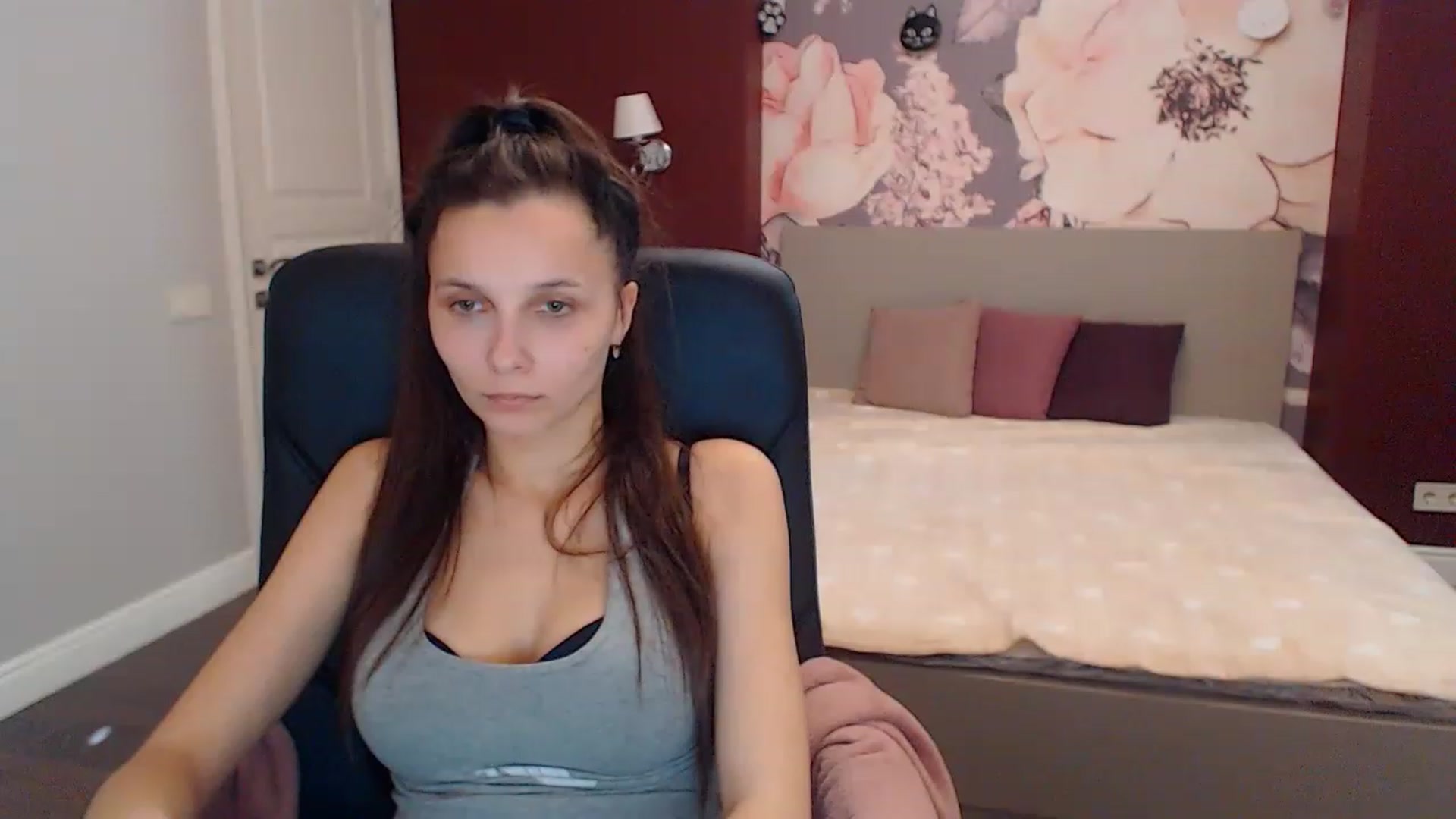 Gallery image thumbnail from Karina_Mils's myfreecams stream on, 12/29/2022, 10:13 image 9 of 20