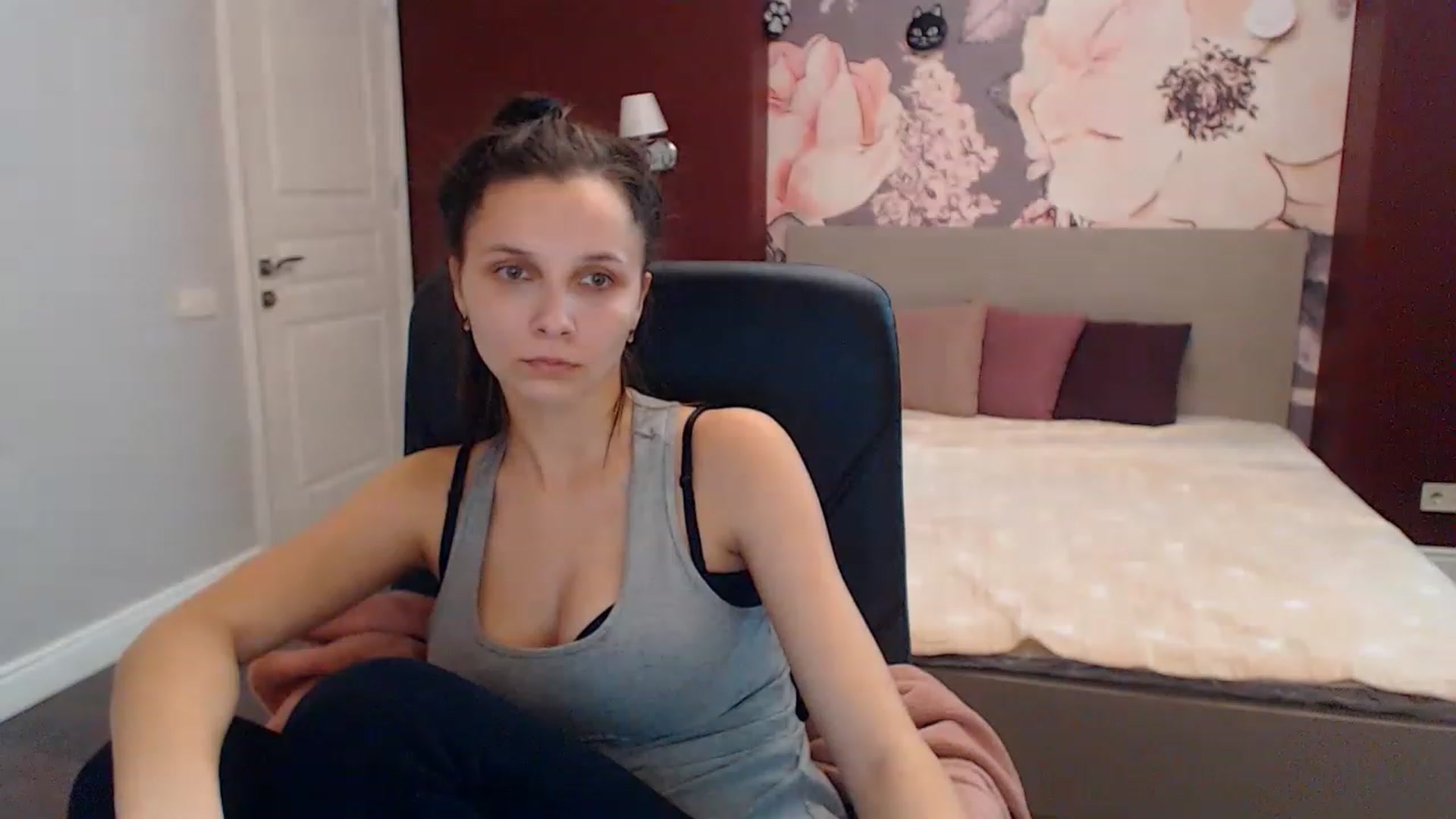 Gallery image thumbnail from Karina_Mils's myfreecams stream on, 12/29/2022, 11:17 image 1 of 20