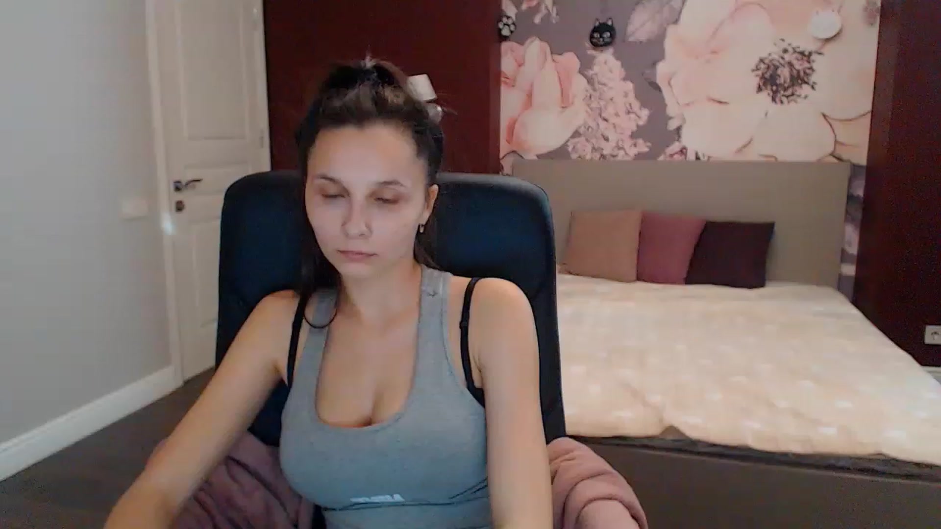 Gallery image thumbnail from Karina_Mils's myfreecams stream on, 12/29/2022, 11:17 image 13 of 20