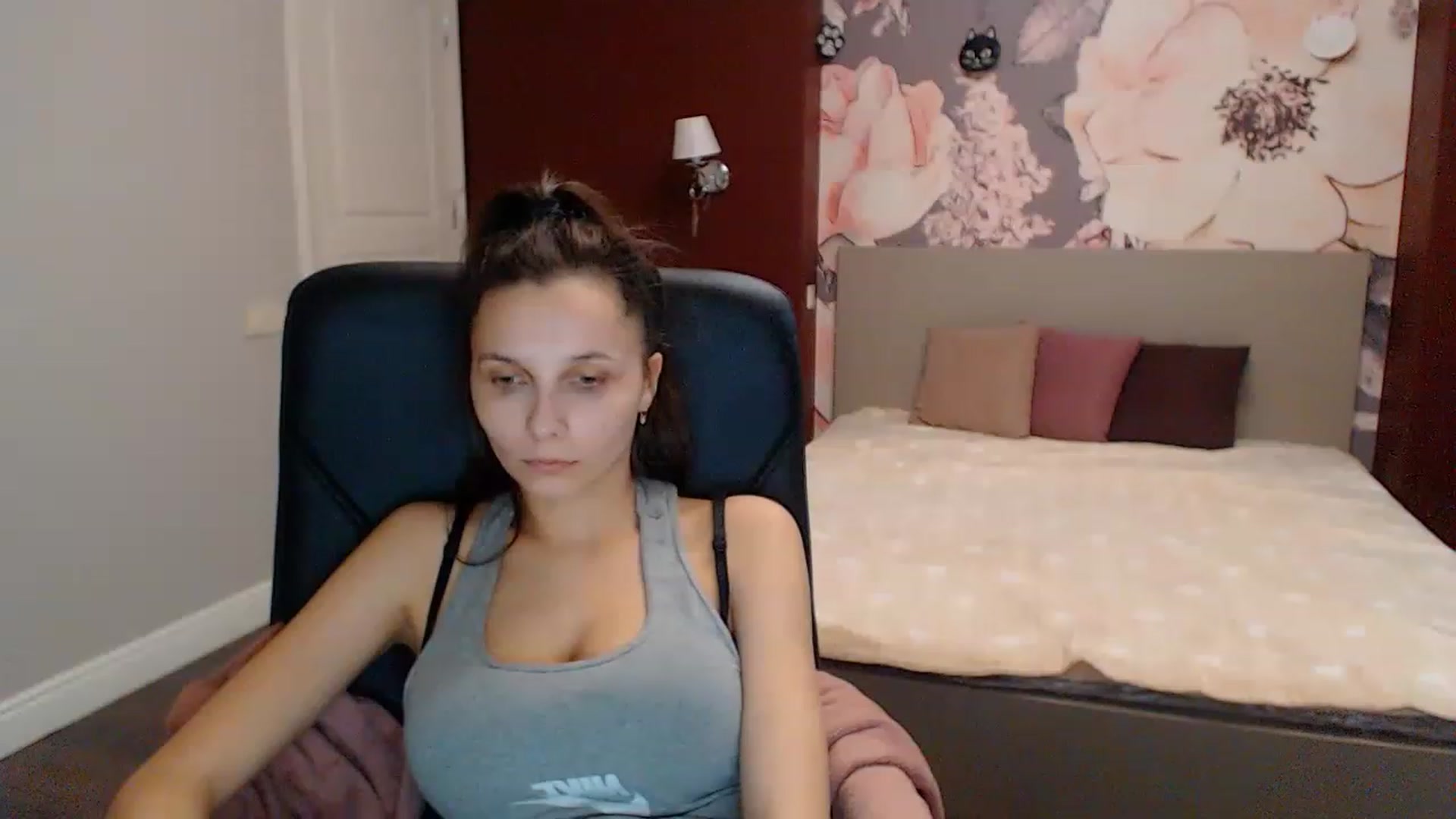Gallery image thumbnail from Karina_Mils's myfreecams stream on, 12/29/2022, 11:17 image 18 of 20