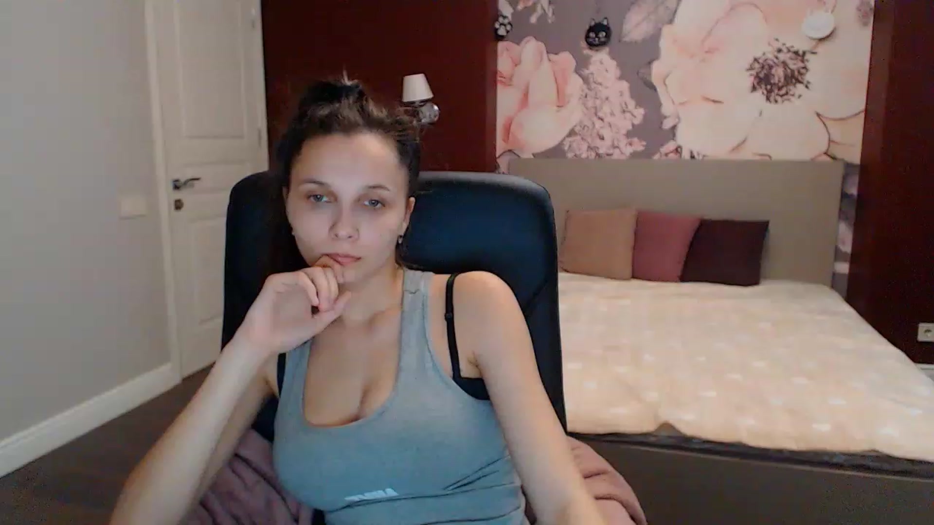 Gallery image thumbnail from Karina_Mils's myfreecams stream on, 12/29/2022, 11:17 image 15 of 20
