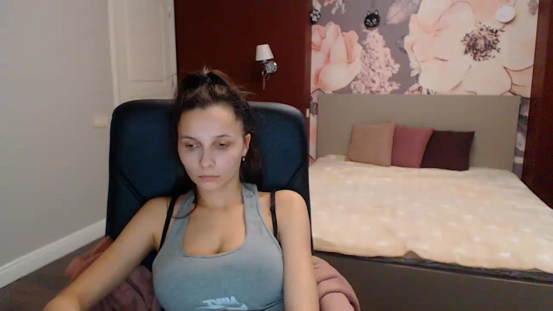 Gallery image thumbnail from Karina_Mils's myfreecams stream on, 12/29/2022, 11:17 image 19 of 20